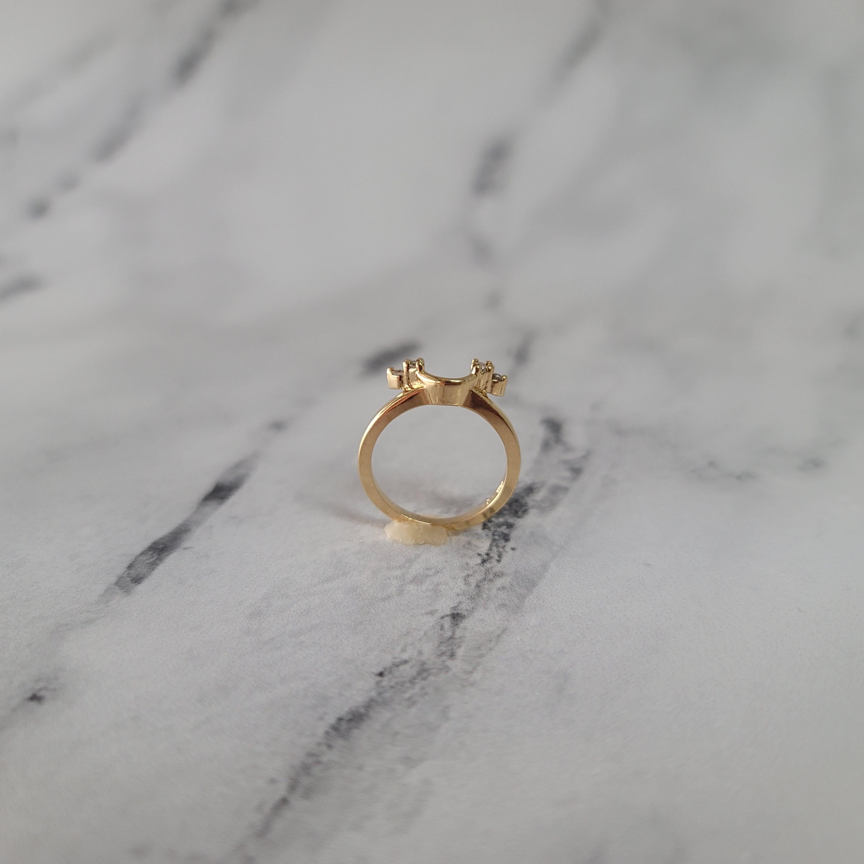 Anello con diamante a forma di U In condizioni Nuovo in vendita a Sugar Land, TX