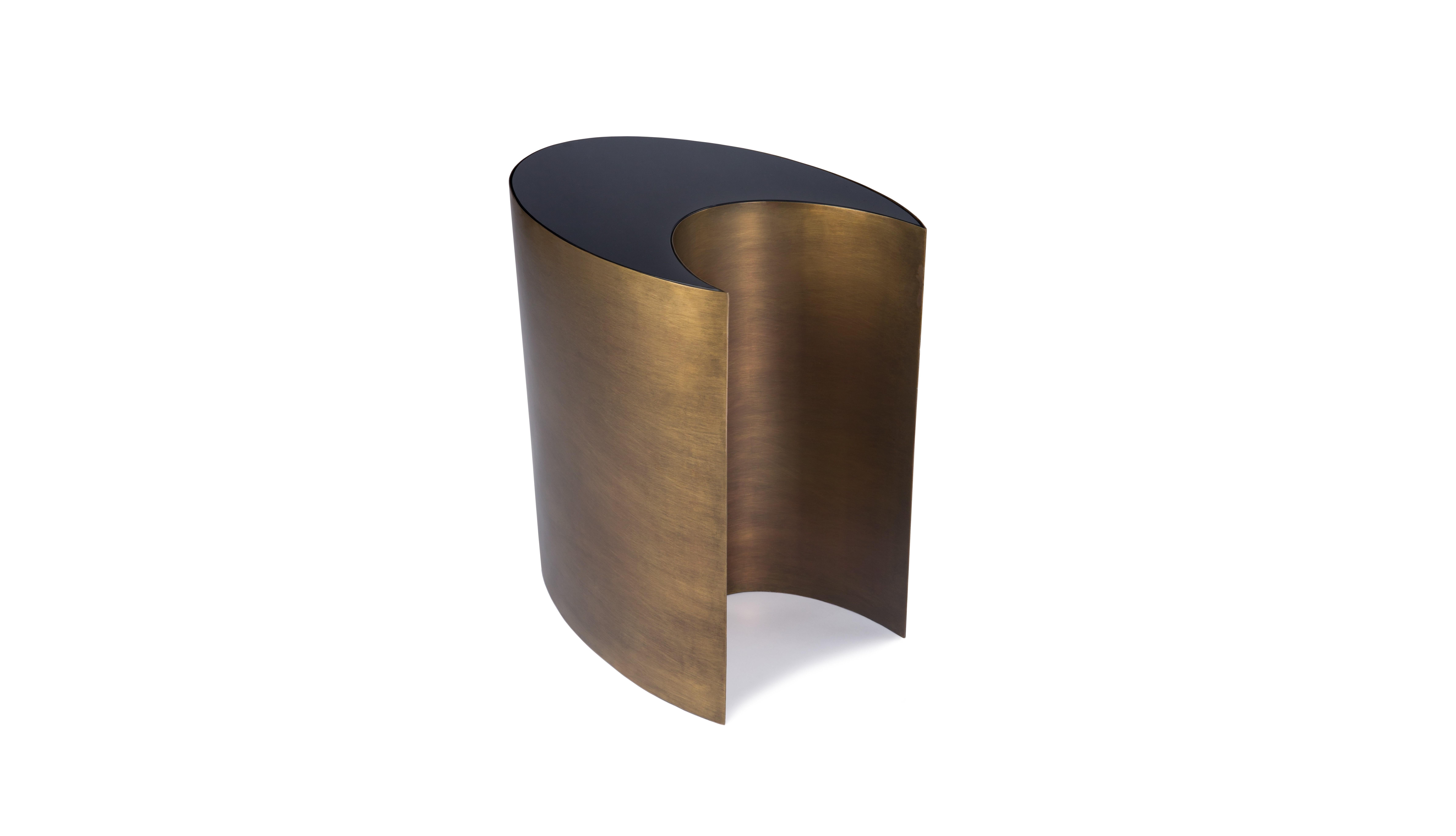 This side table takes its sleek and sophisticated form made of brass and black glass. A piece conceived as a luxury detail that reflects the 1970s inspiration that characterizes this line. 

The price doesn't include VAT.