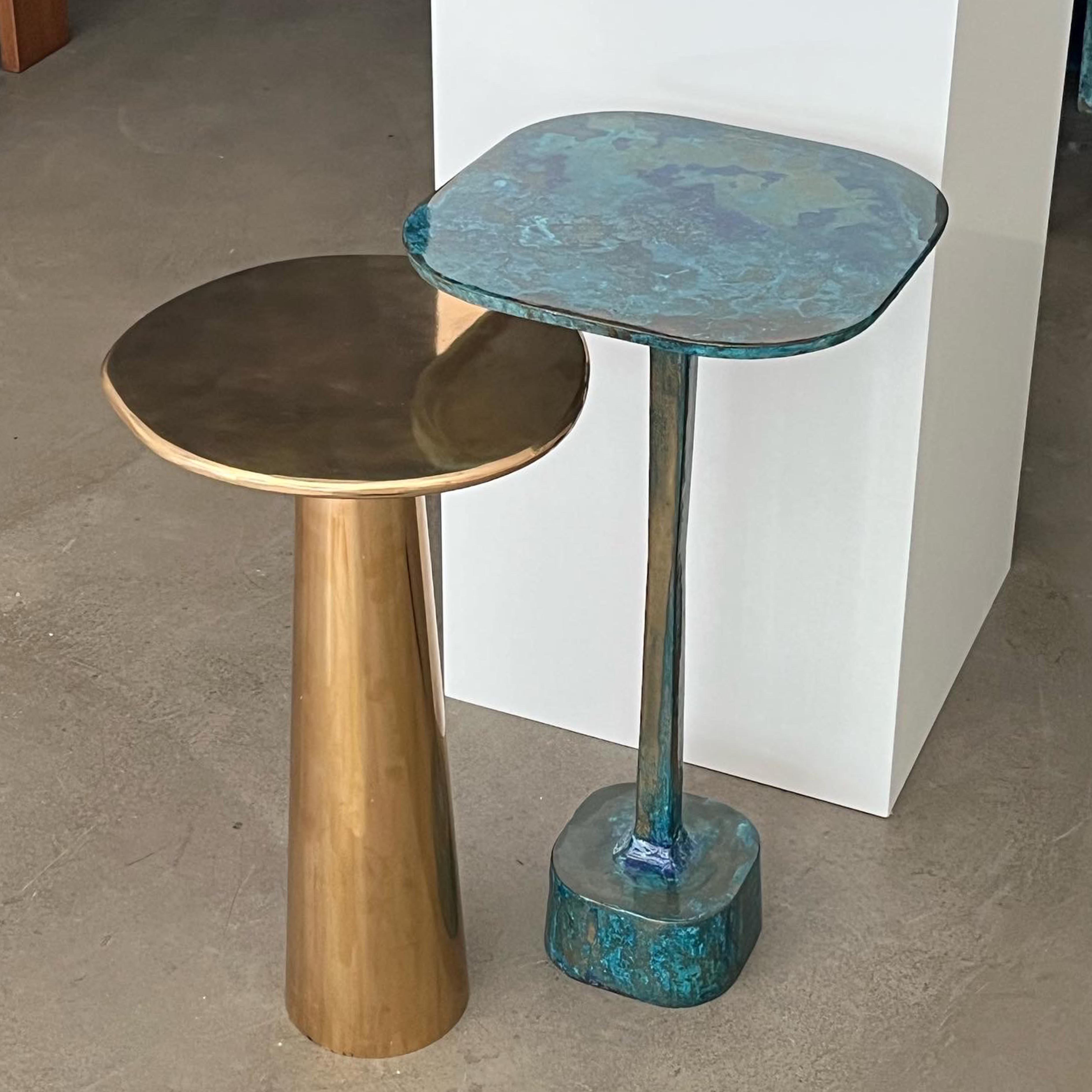 Tisch/32 Blauer Nachttisch aus Bronzeguss von Studio Sunt im Angebot 7