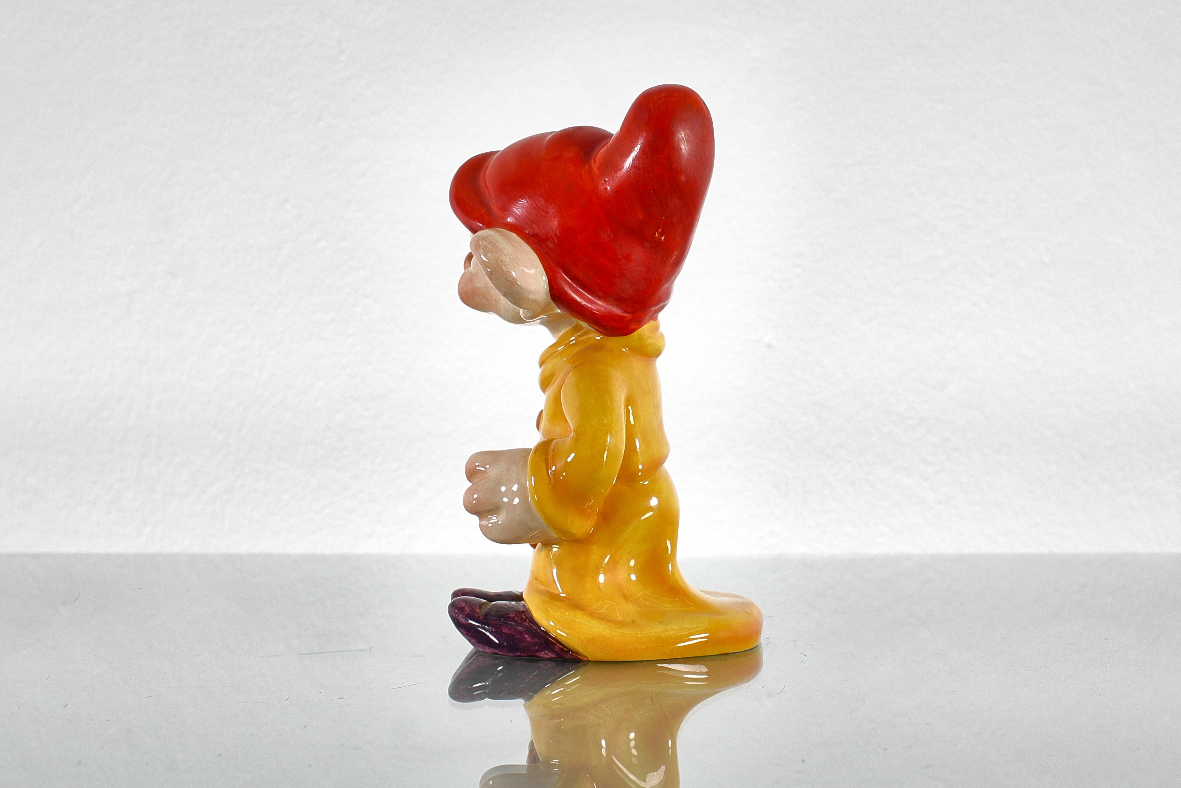 U. Zaccagnini für Walt Disney Dopey glasierte keramische Skulptur 1940er Jahre Italien (Italienisch) im Angebot
