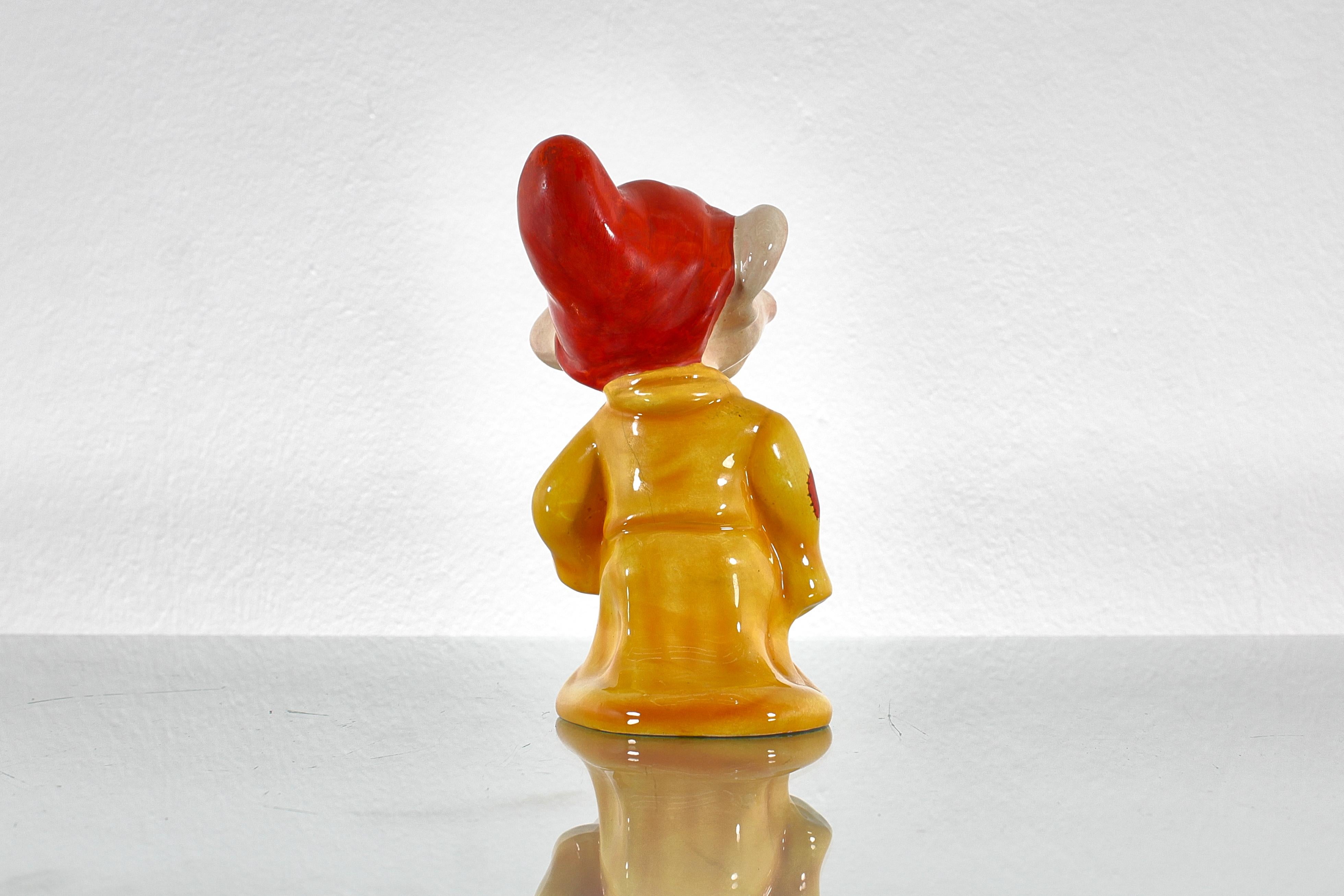 U. Zaccagnini für Walt Disney Dopey glasierte keramische Skulptur 1940er Jahre Italien (Handbemalt) im Angebot