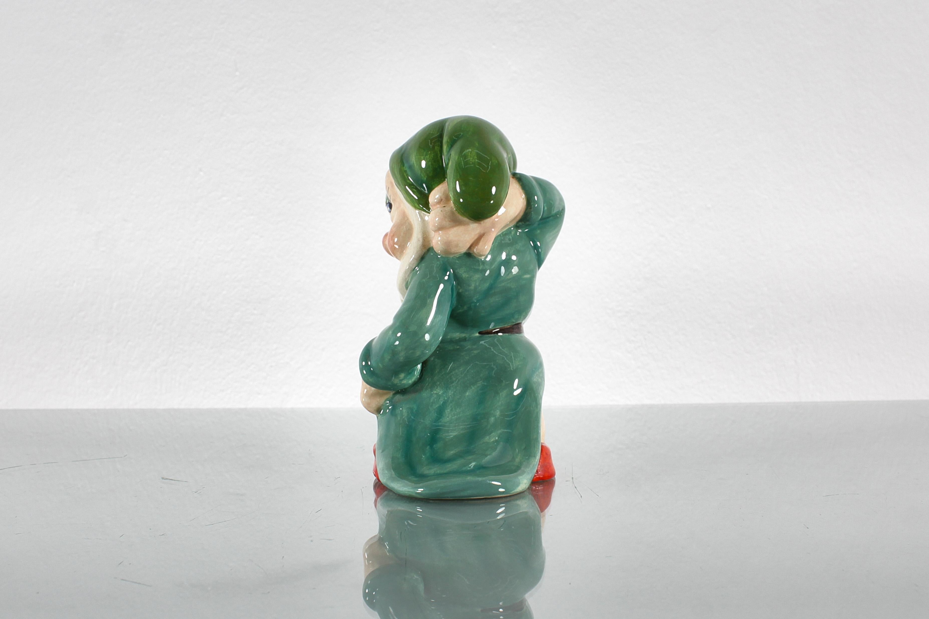 U. Zaccagnini for Walt Disney Sleepy Glazed Ceramic Sculpture 1940s Italy In Good Condition For Sale In Palermo, IT