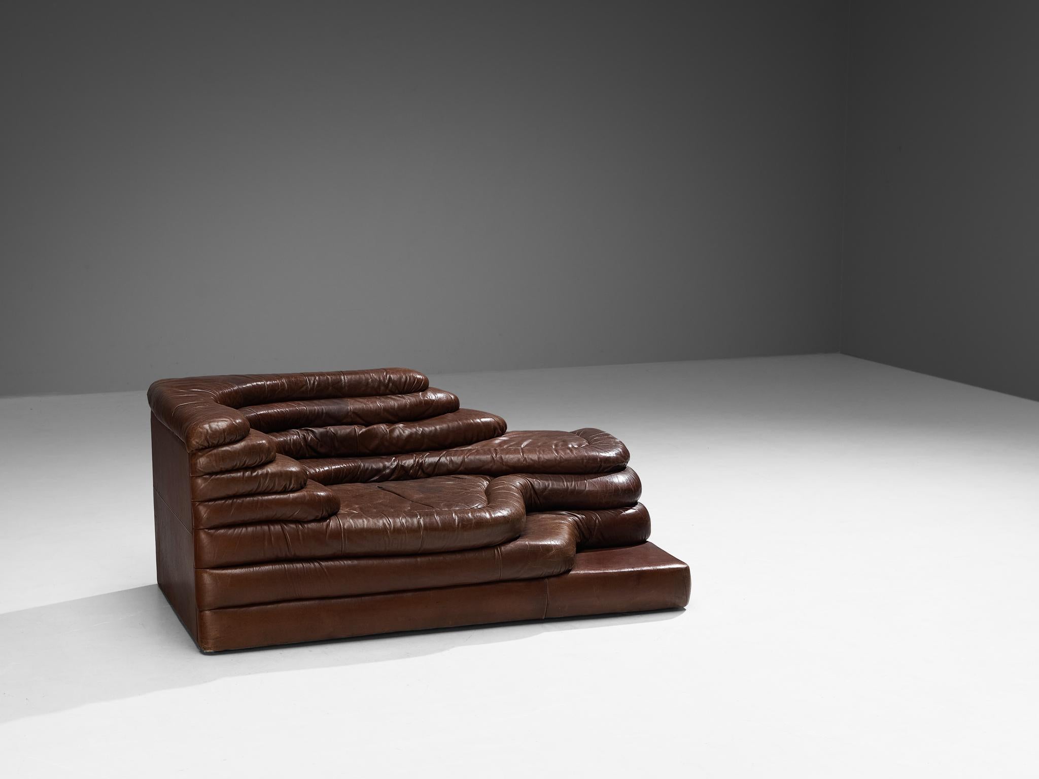 Ubald Klug for De Sede, DS-1025 'Terrazza' landscape sofa element, leather, Switzerland, 1970s

Waterfall shaped sofas in a dark brown leather by the Swiss manufacturer De Sede. The design for this sofa was inspired by mountains and especially the