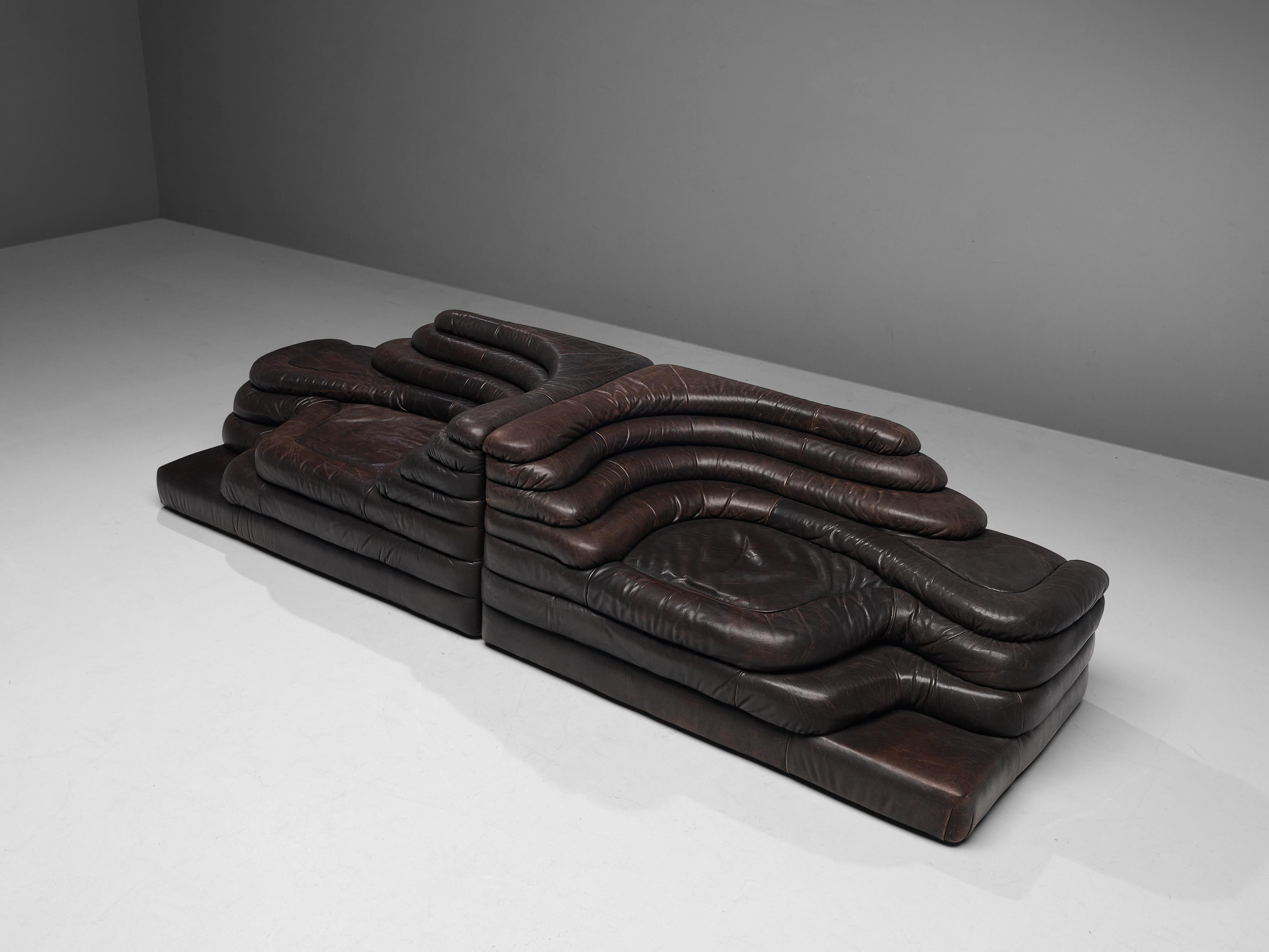 Ubald Klug for De Sede, pair of DS-1025 'Terrazza' landscape elements, original leather, Switzerland, 1970s. 

Waterfall shaped sofa in dark brown leather by the Swiss manufacturer De Sede. The design for this sofa was inspired by mountains and