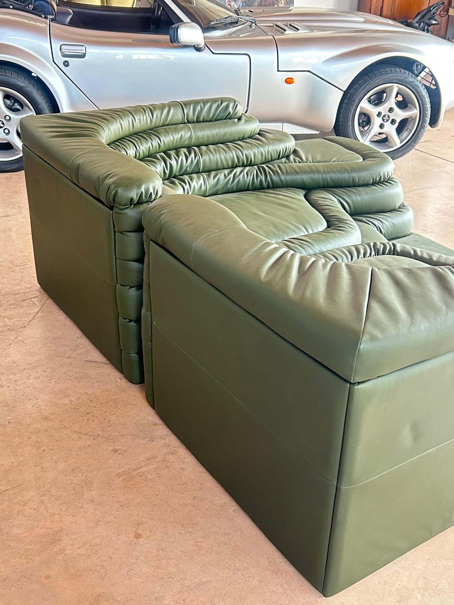 Ubald Klug per De Sede Coppia di divani 'Terrazza' in pelle Greene & Greene in vendita 1