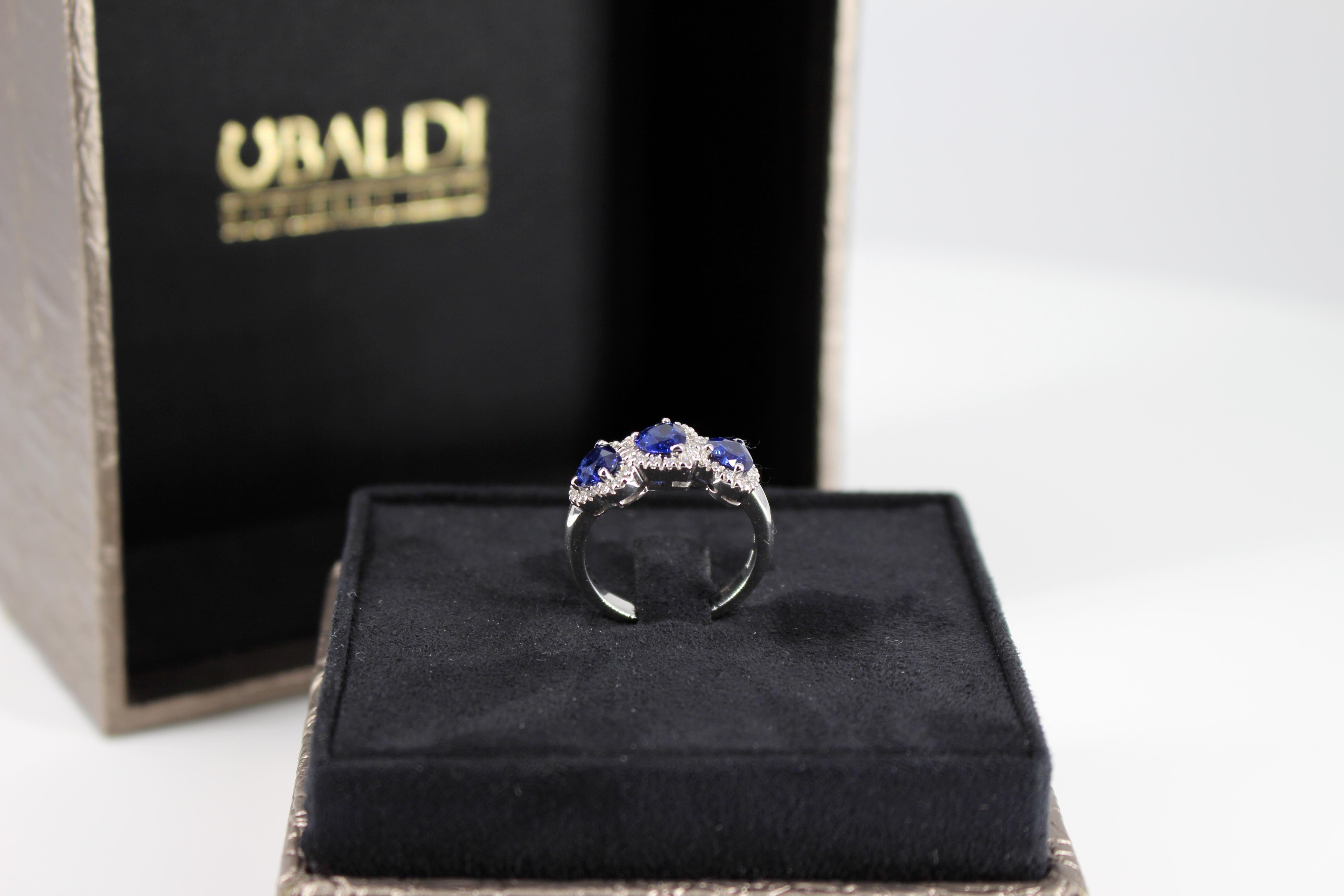 Arts and Crafts Ubaldi Gioielli Ring, Diamond and Three-Stone Sapphire Heart Shape 18 Karat Gold For Sale