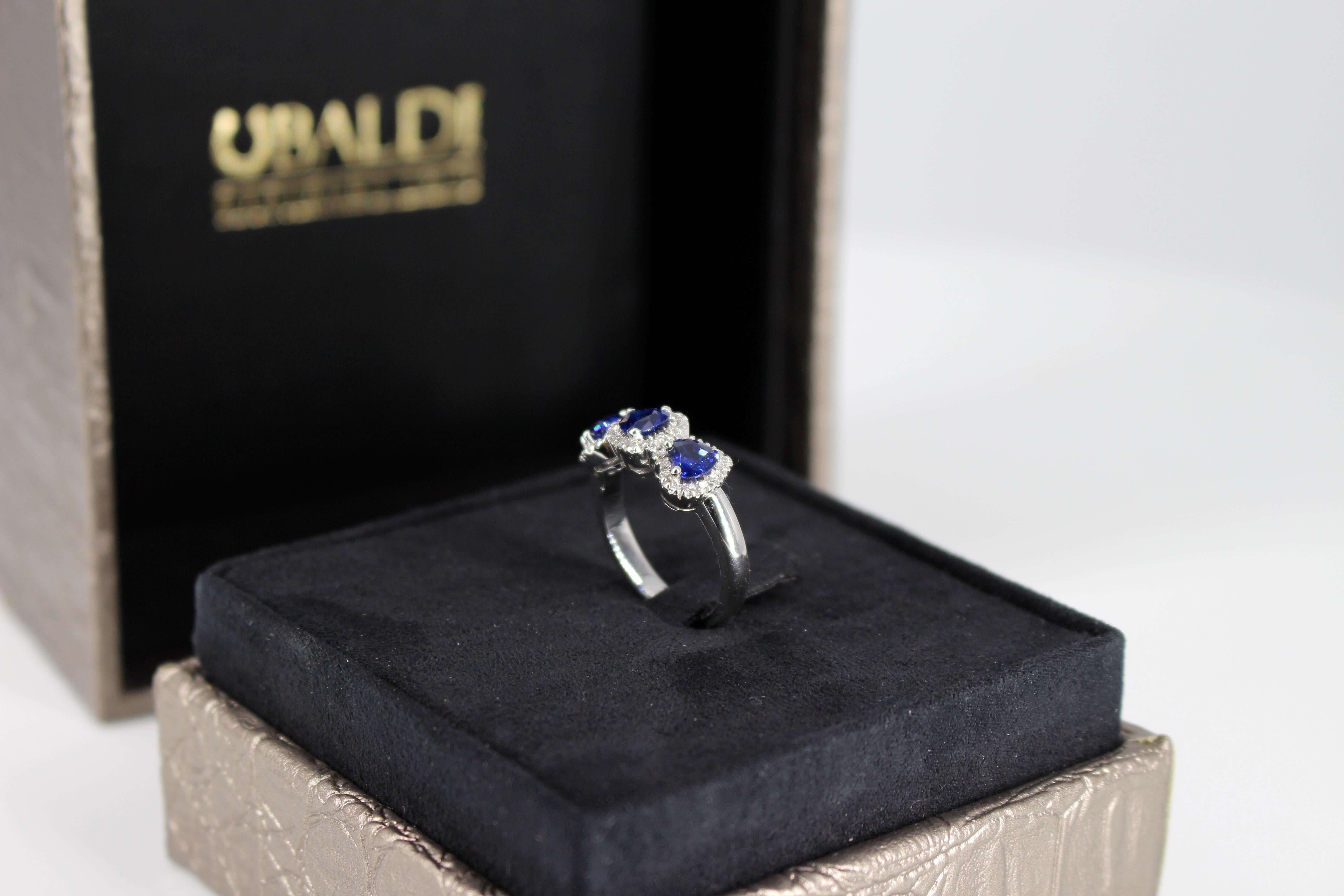 Ubaldi Gioielli Ring, Diamond and Three-Stone Sapphire Heart Shape 18 Karat Gold In New Condition For Sale In Mestre Venezia, IT