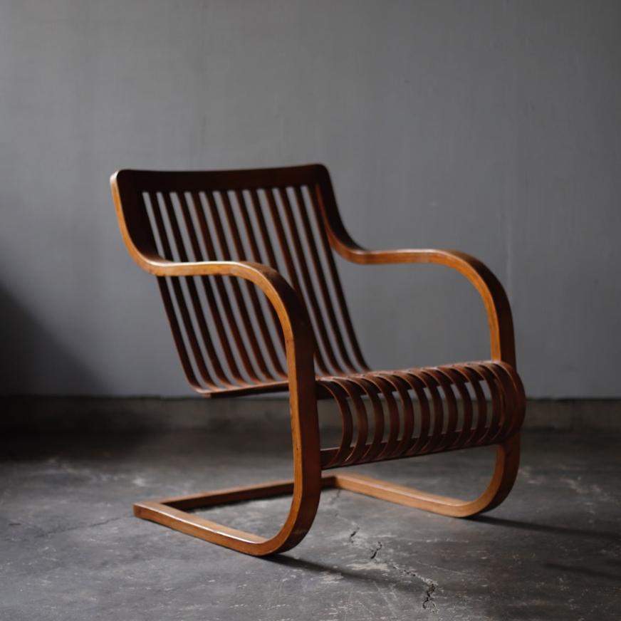 Bamboo chair designed by Kidokoro Ubunji in 1937.
Manufactured by Chikkosha (Chikukosha).
Good condition with almost no damage.
  
