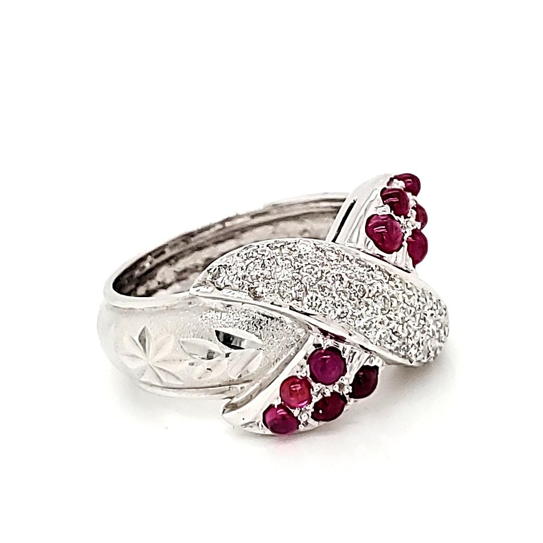 Round Cut uby Cabochons Cts 0.88 Diamond Engagement Ring Set in 18k White Gold For Sale
