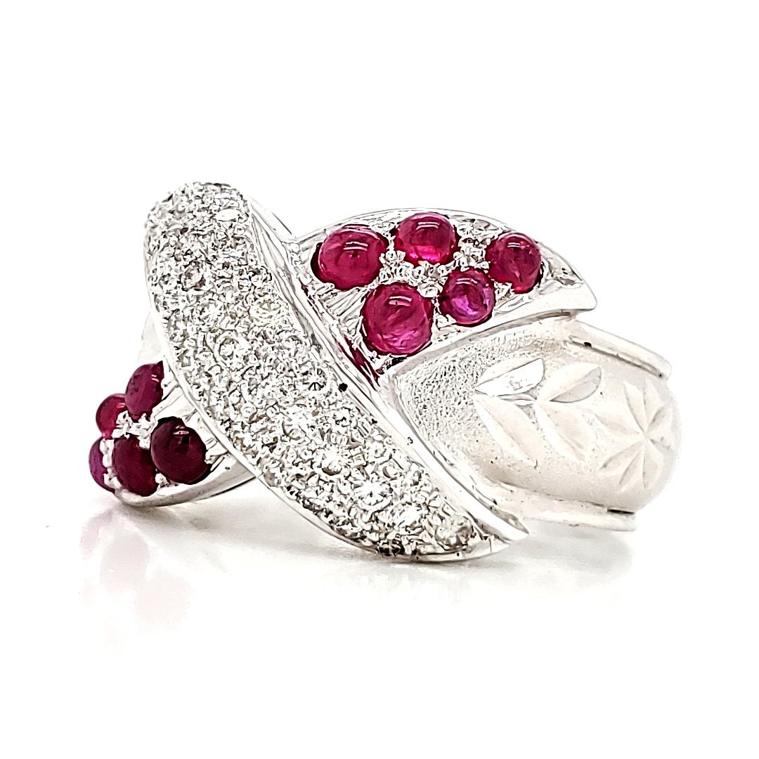 Women's uby Cabochons Cts 0.88 Diamond Engagement Ring Set in 18k White Gold For Sale