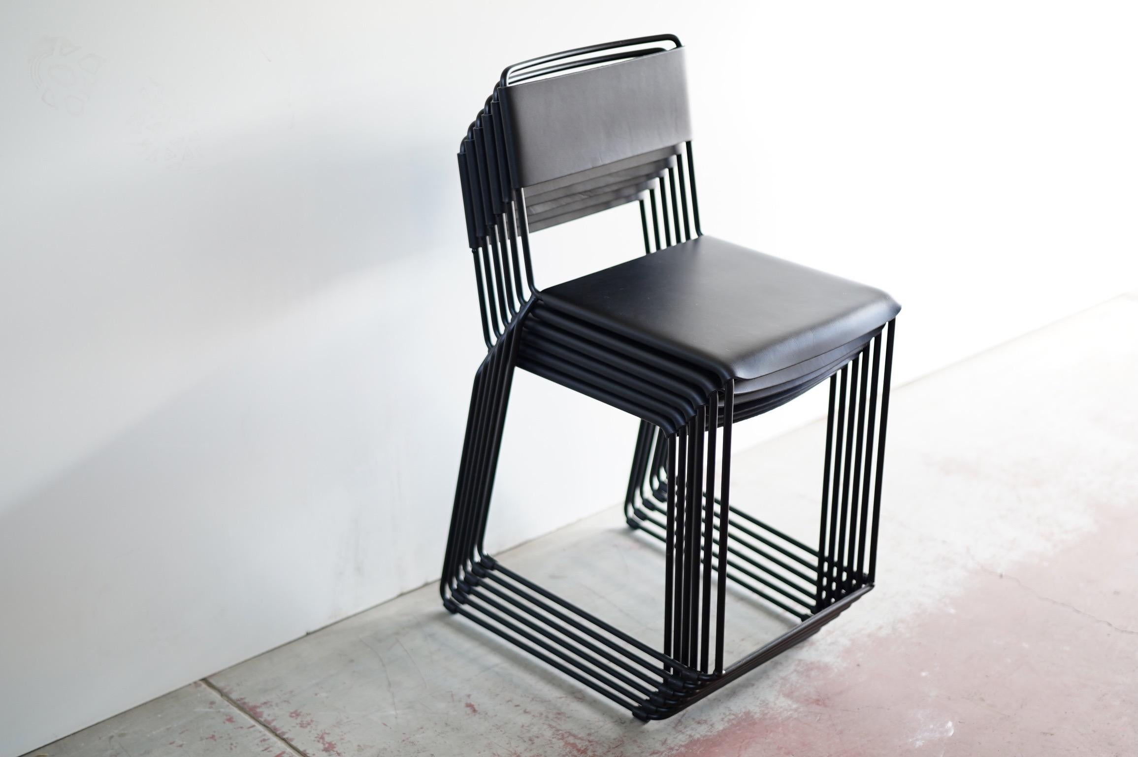 UCCIO-Stuhl mit schwarzem Power-Mantel, schwarzes Leder (Australisch) im Angebot