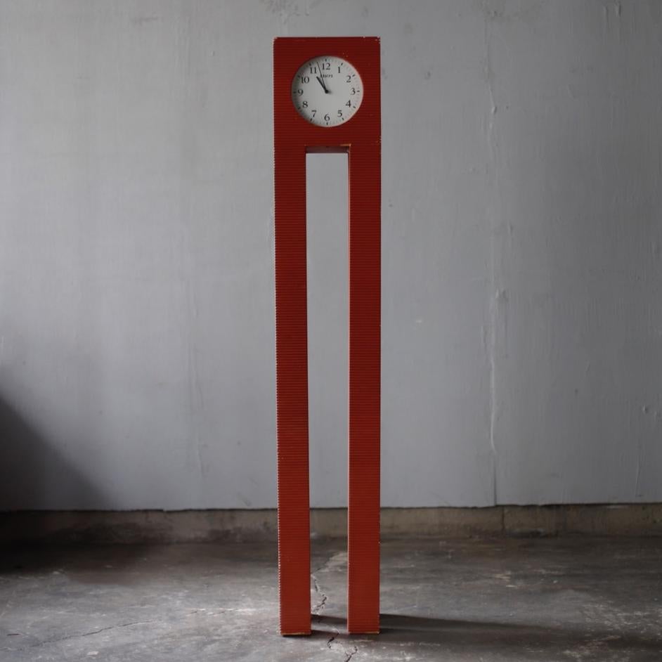 'Dear Morris Clock' designed by Shigeru Uchida in 1989.
Named after Morris Adjmi who was a partner of Italian architect Aldo Rossi who worked together with Shigeru Uchida for Hotel Il Palazzo in Fukuoka, Japan.
This one is the early edition that