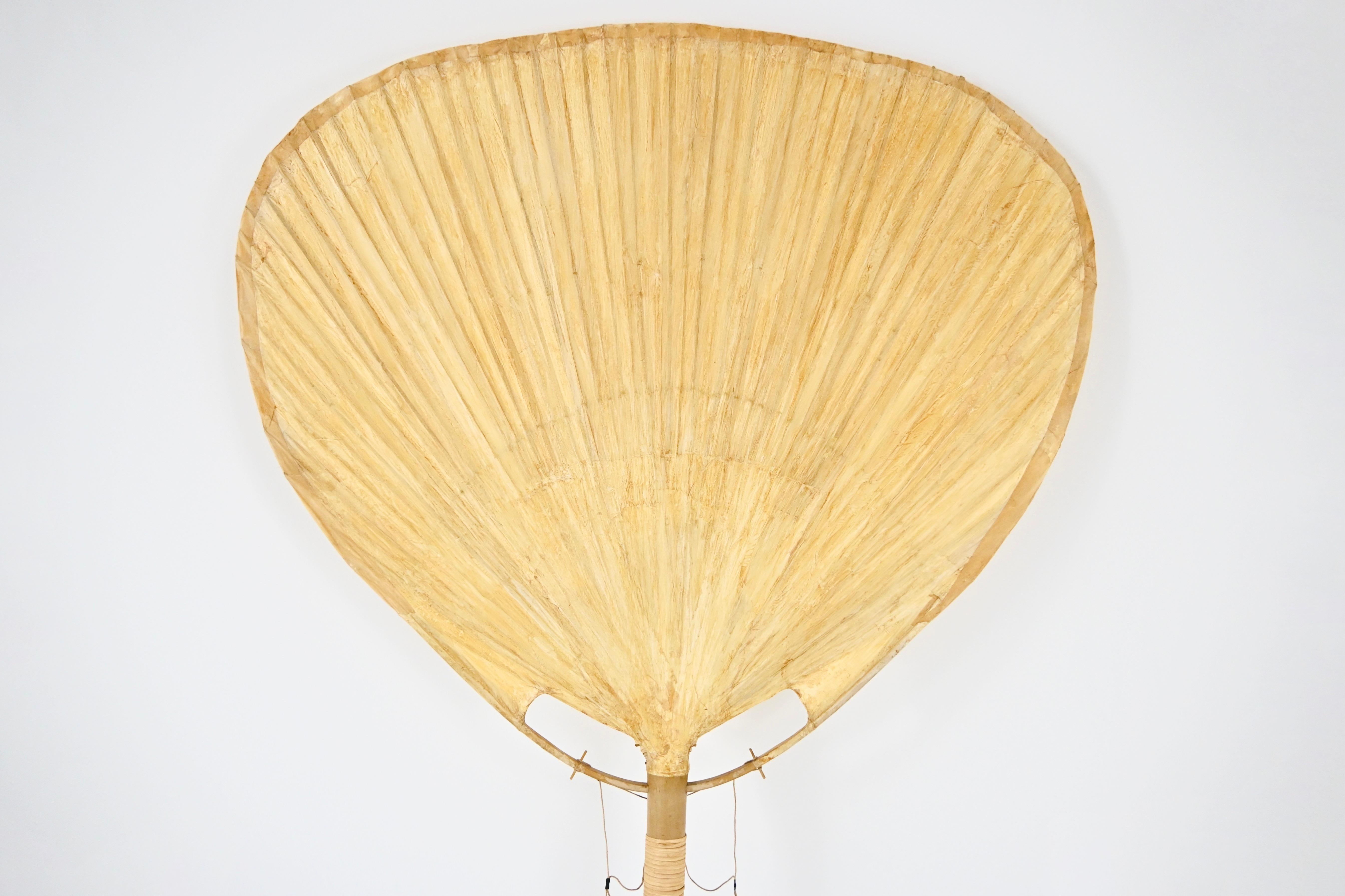 Lámpara de pie Uchiwa de Ingo Maurer para Design M, años 70 en Bueno estado para la venta en bruxelles, BE