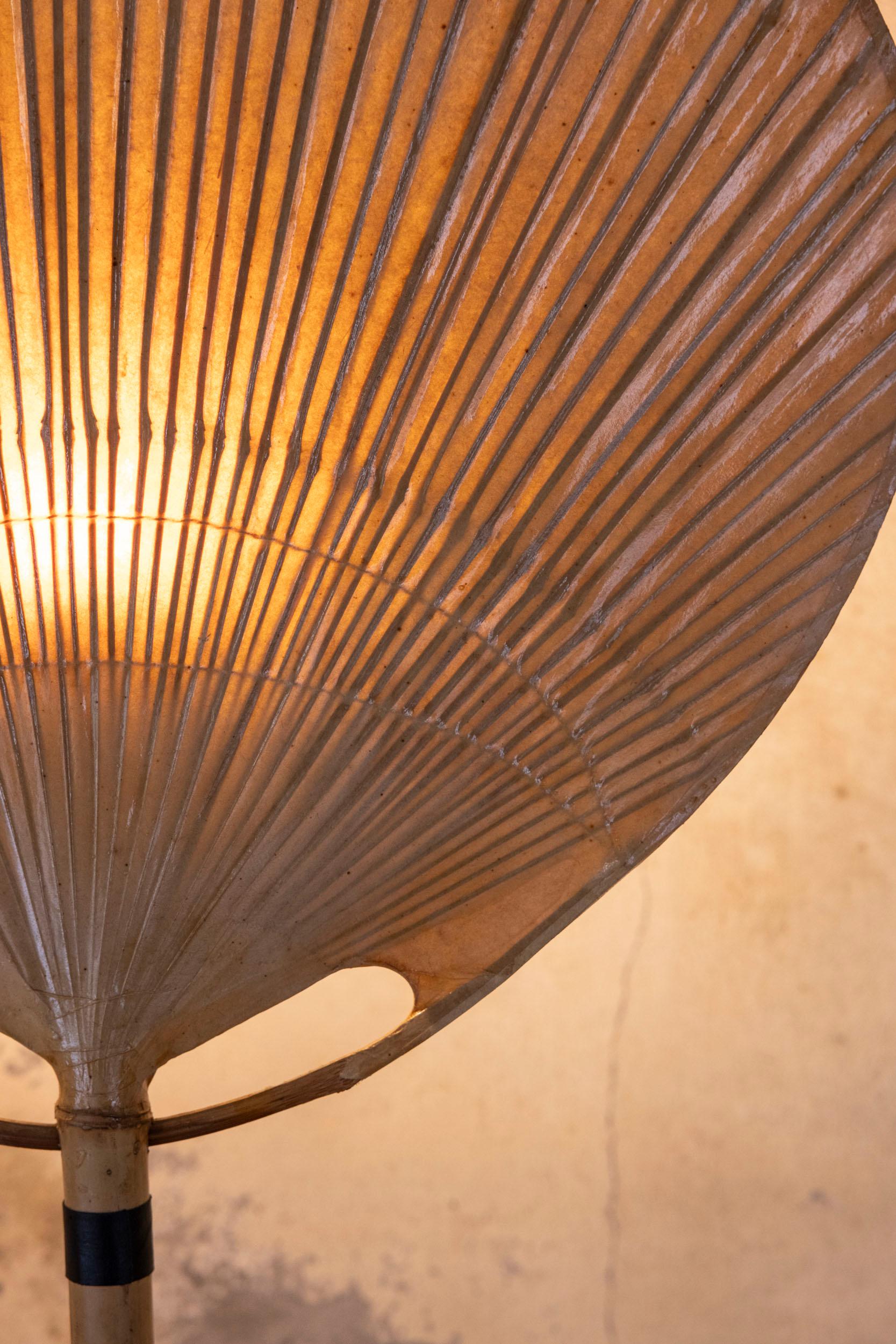 Uchiwa lamp designed by Ingo Maurer In Excellent Condition In Piacenza, Italy