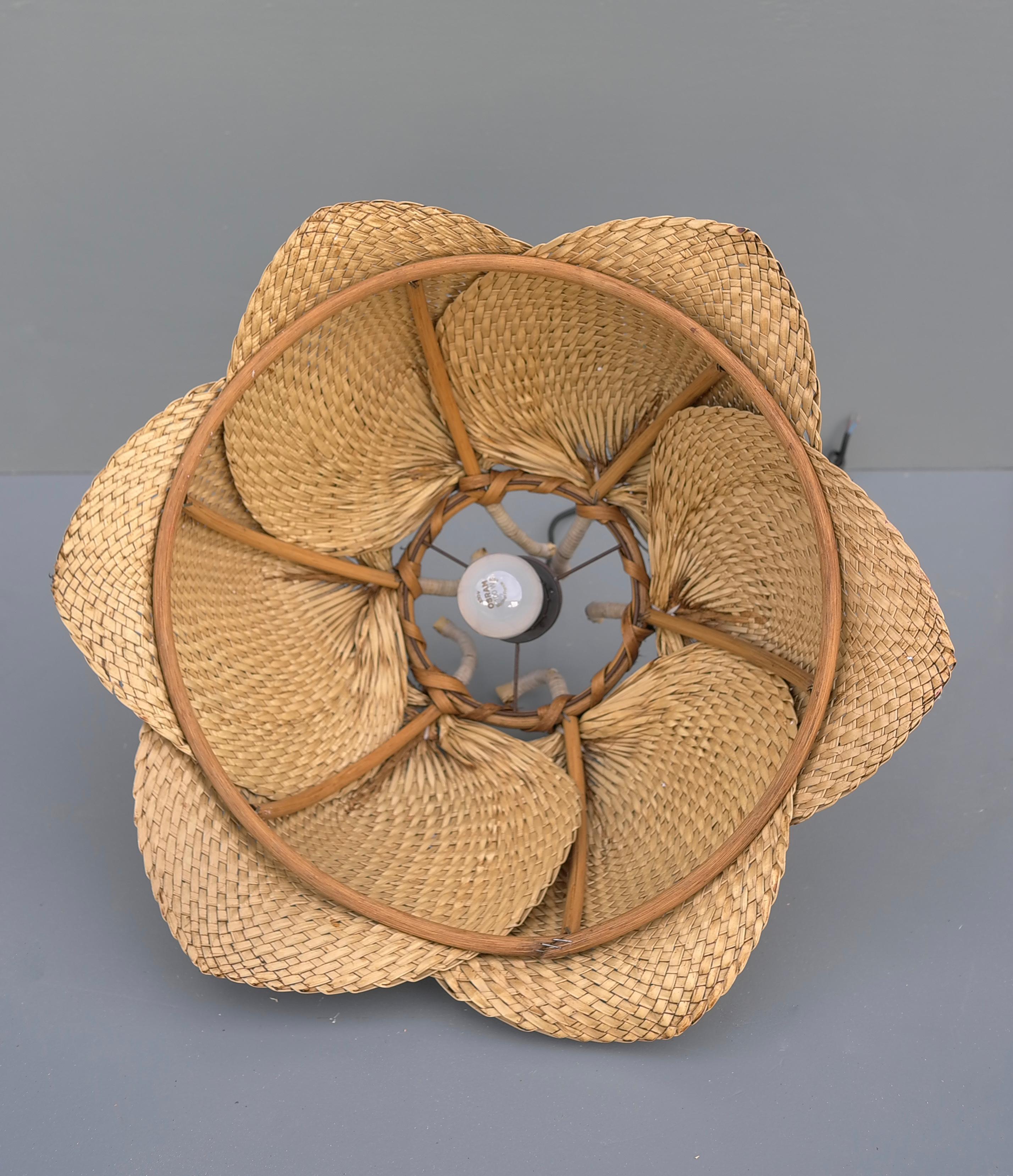 Uchiwa Mid-Century Pendant Chandelier in Style of Ingo Maurer, 1960's In Good Condition In Den Haag, NL
