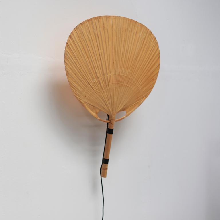 Ingo Maurer Uchiwa sconce, 1970s, made of bamboo and lacquered rice paper.
The condition is very good.