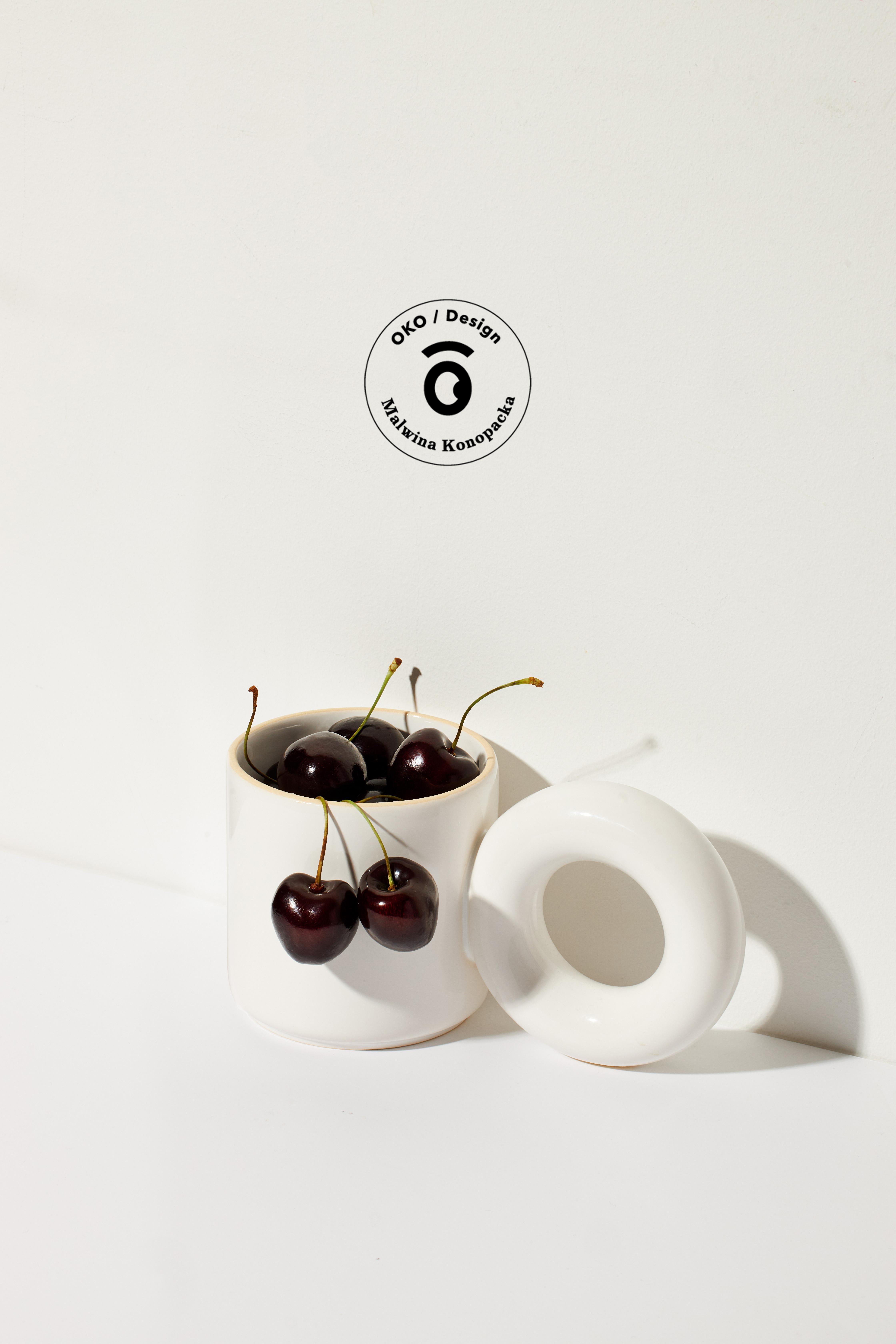 Funny, capacious, and handy – that's what UCHO is all about, the first mug in the OKO Family that begins a new chapter in the brand's history. The mug has a sturdy handle shaped like a well-known pretzel, which fits perfectly in the hand! Charming