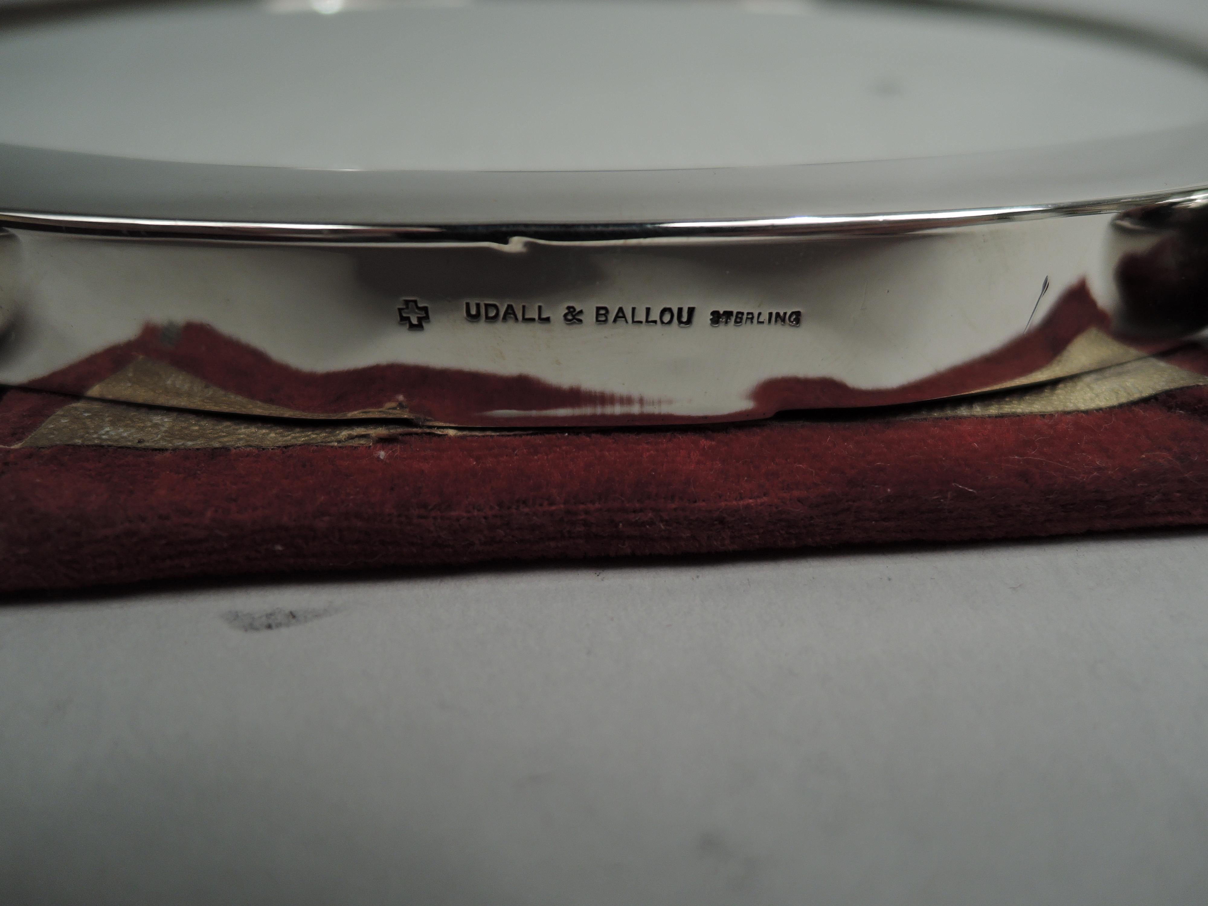Udall & Ballou Amerikanischer moderner runder amerikanischer Bilderrahmen aus Sterlingsilber im Zustand „Gut“ im Angebot in New York, NY
