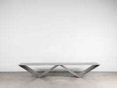 Tavolo Zenith Edge Geometric Aluminum, Dark Metallic Grey di Lucas Morten