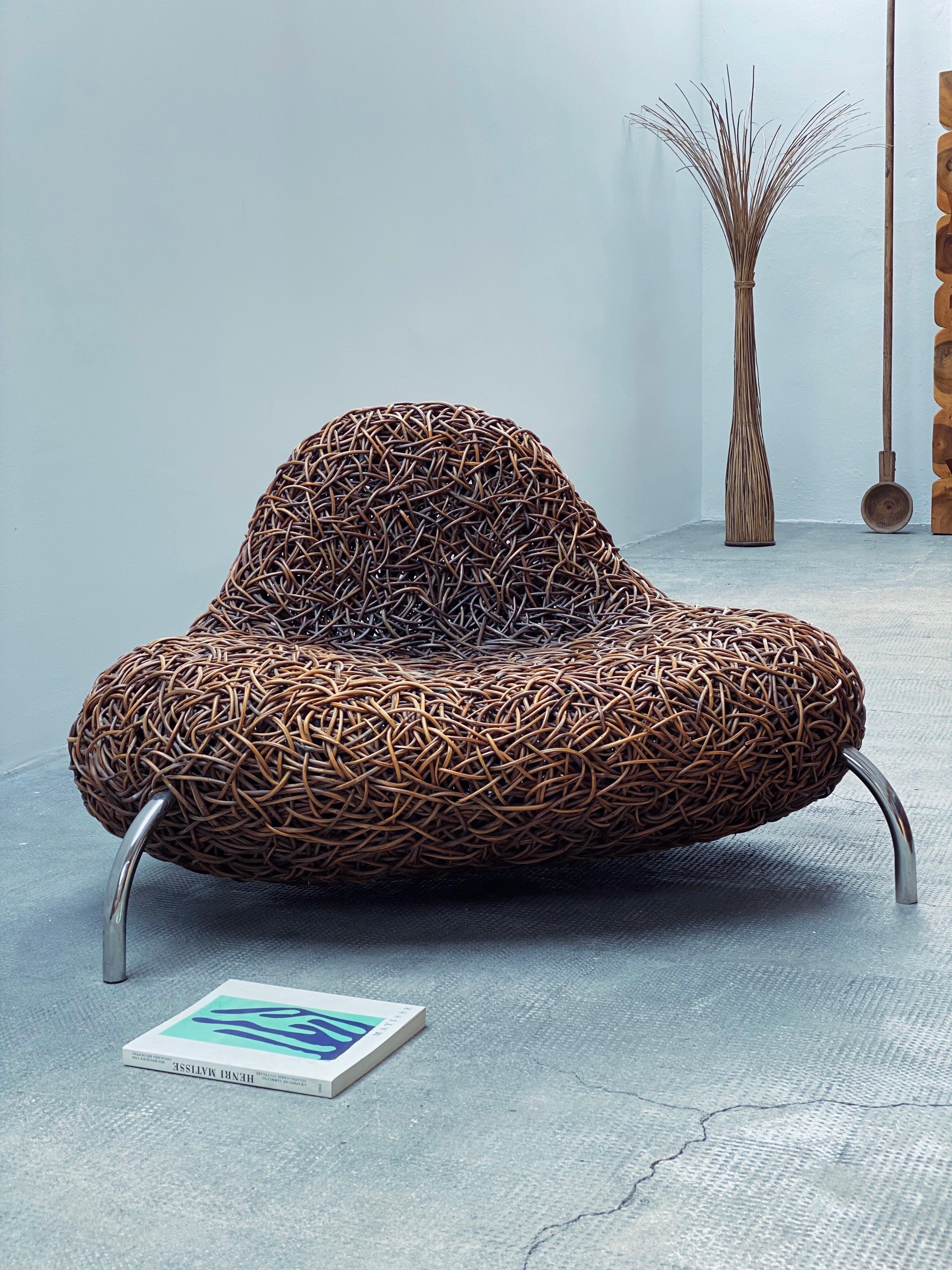 Udom Udomsrianan & Planet 2001 Rattansessel mit Nestlehne (Thailändisch) im Angebot