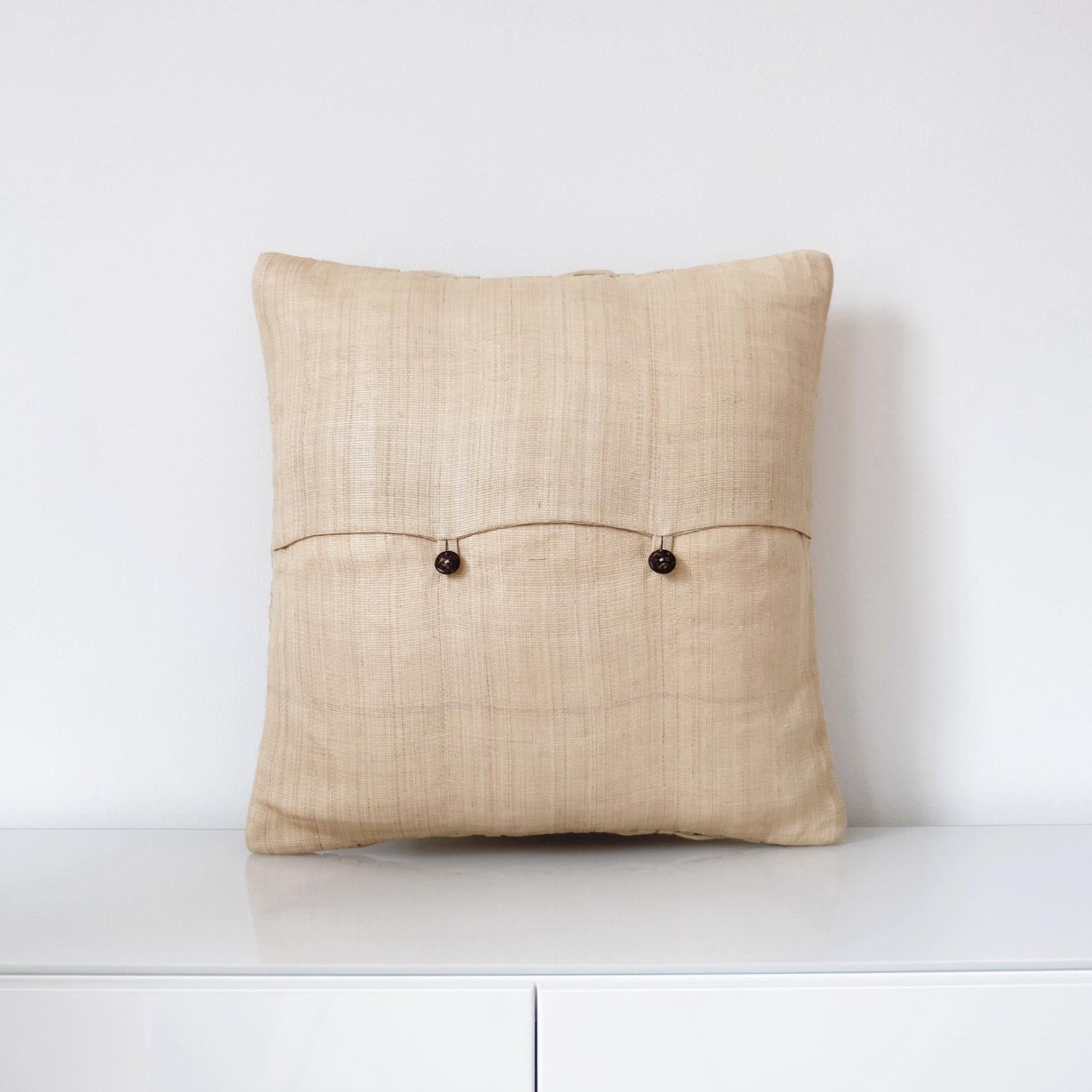 Tissé à la main Housse de coussin en tissu Udon T'nalak fabriqué à la main en vente
