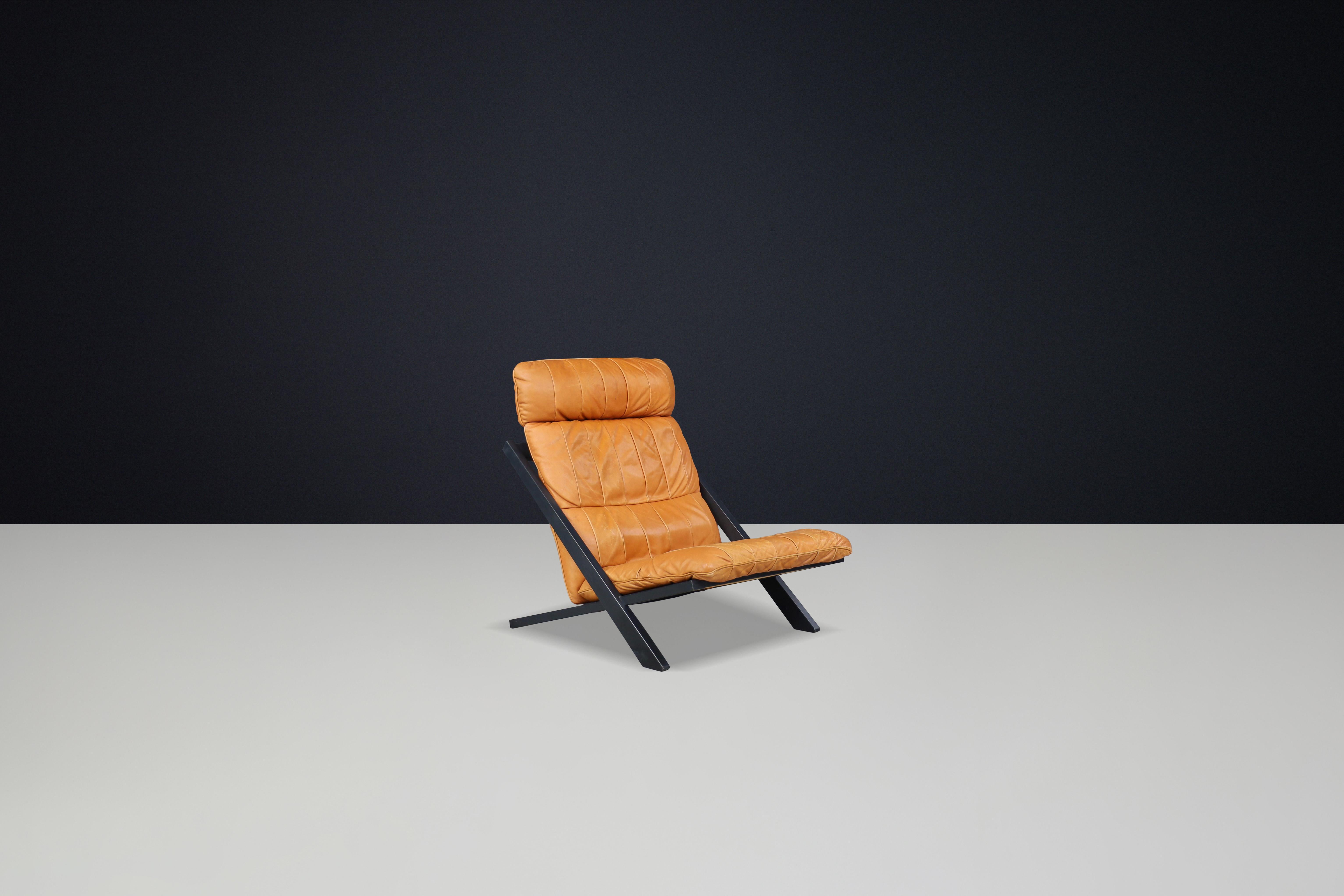 Ueli Berger for De Sede, lounge chair, wood, Cognac leather, Switzerland, 1970s. For Sale 2