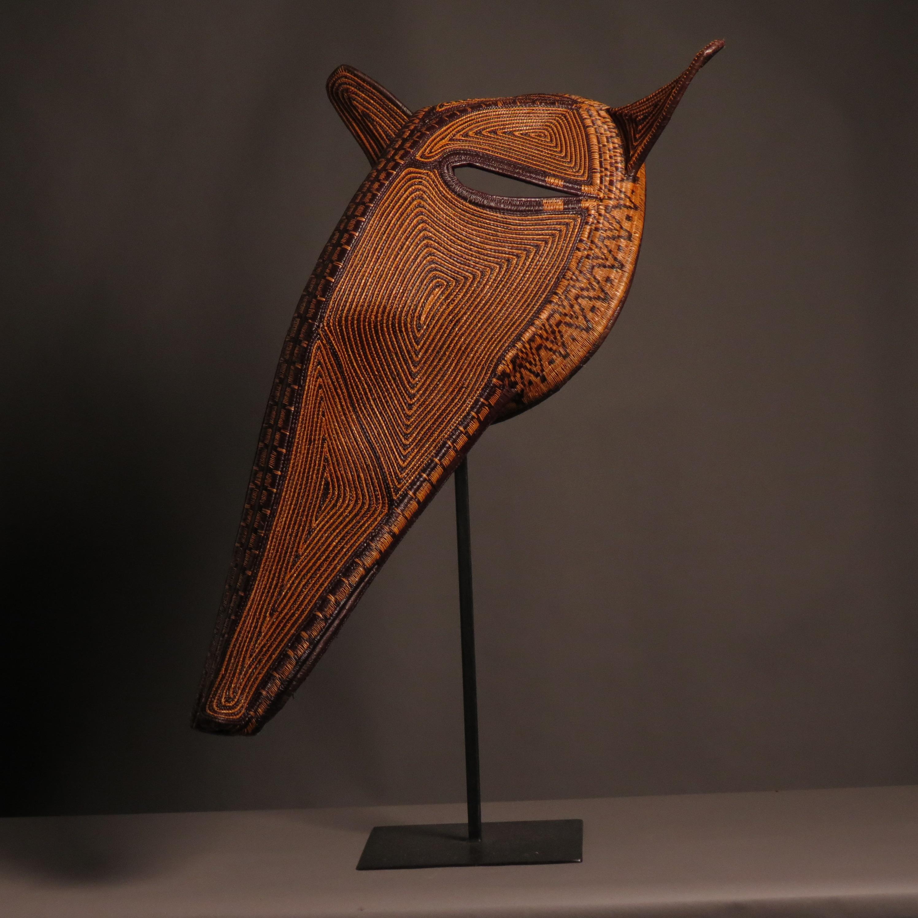 Shamanische Maske aus der Uera-Kette aus dem Regenwald (Stammeskunst) im Angebot
