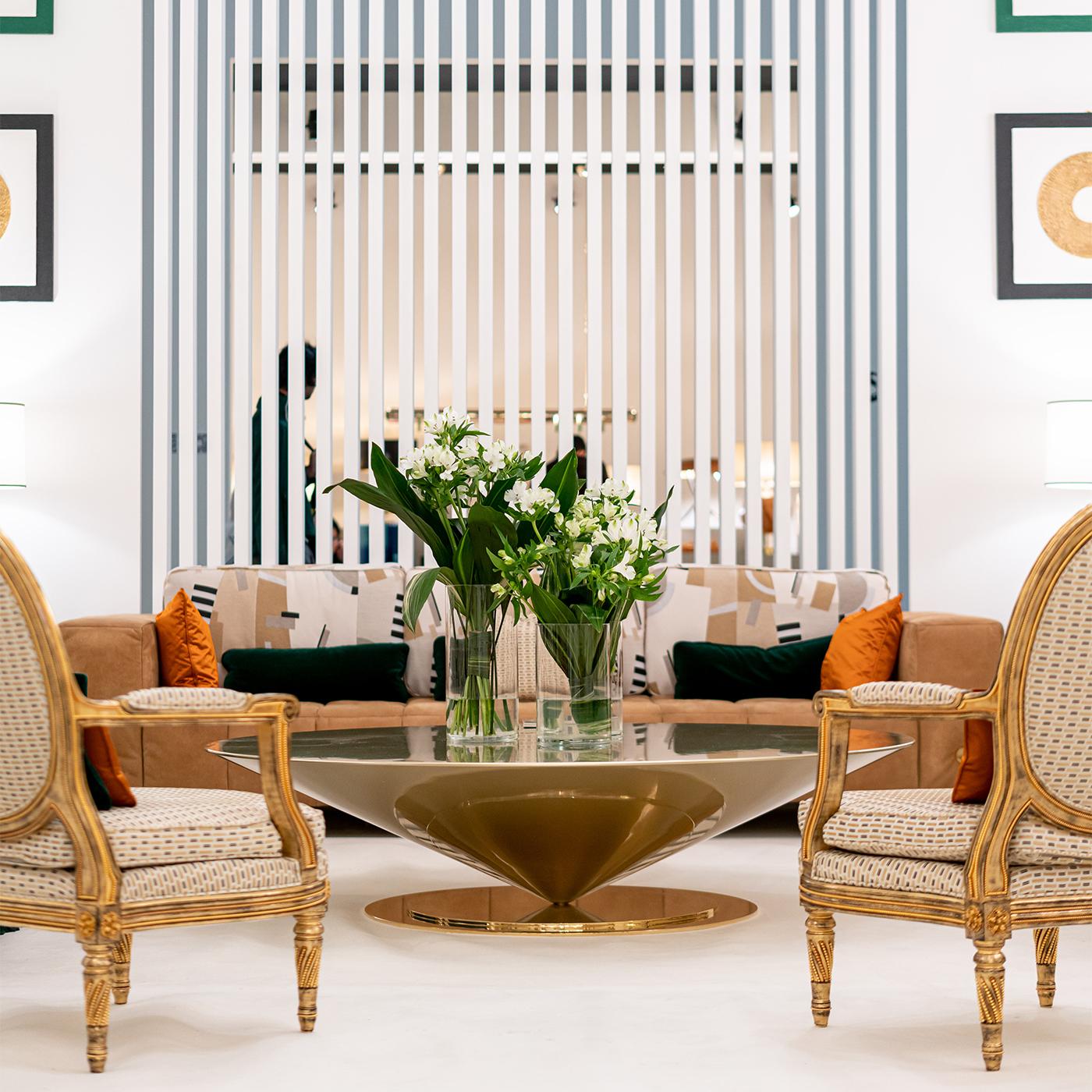 An extraordinary game of form and balance, this coffee table features a reversed conical shape mirrored in the rounded polished base, creating a visual effect of bold and iconic character. Handmade of wood, it is finished with liquid bronze metal,