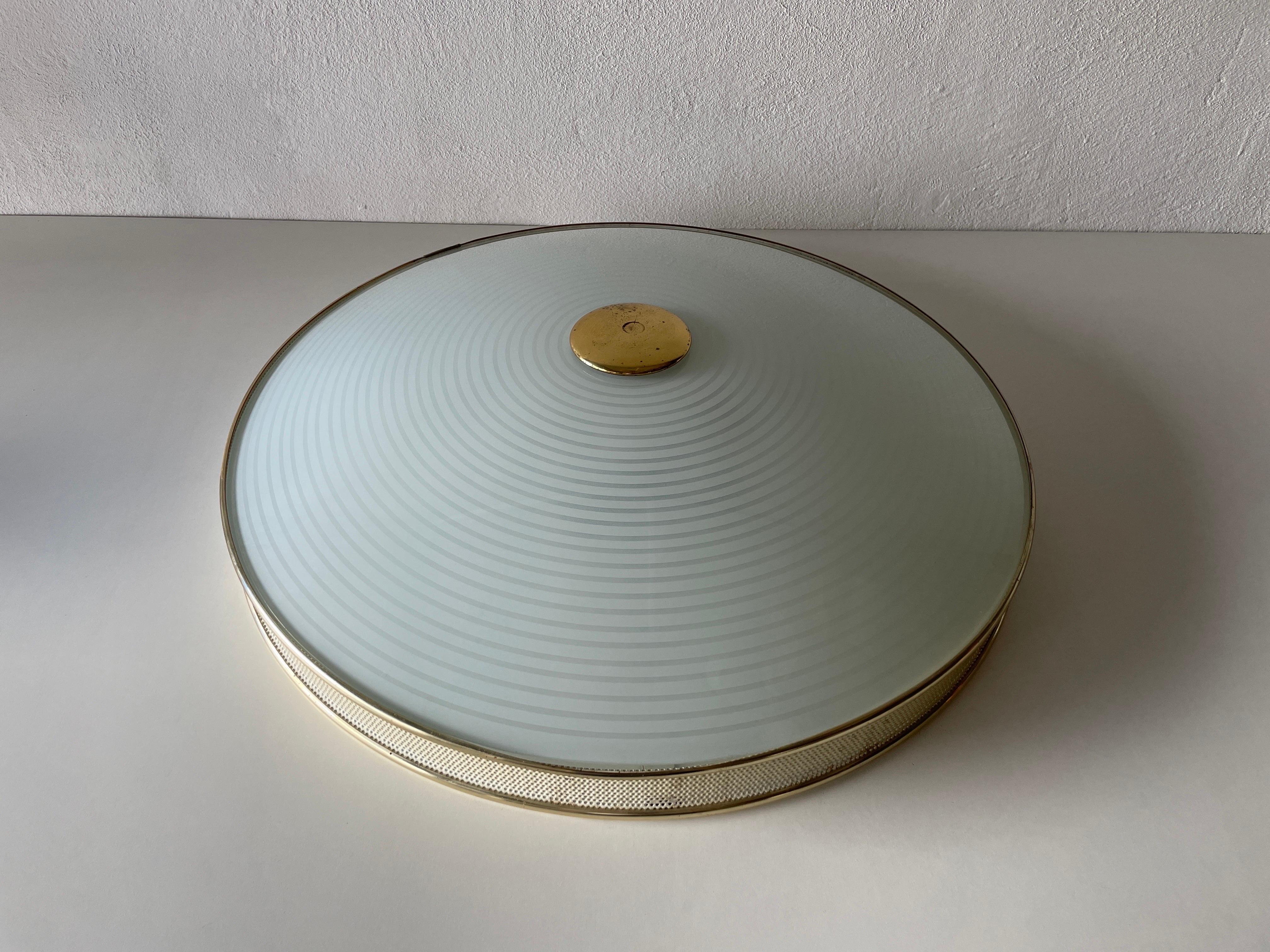 Ufo Design Glass and Metal XL Flush Mount Ceiling Lamp by Hillebrand, 1950s, Germany

Lampshade is in very good vintage condition.

This lamp works with 5x E27 light bulbs. 
Wired and suitable to use with 220V and 110V for all