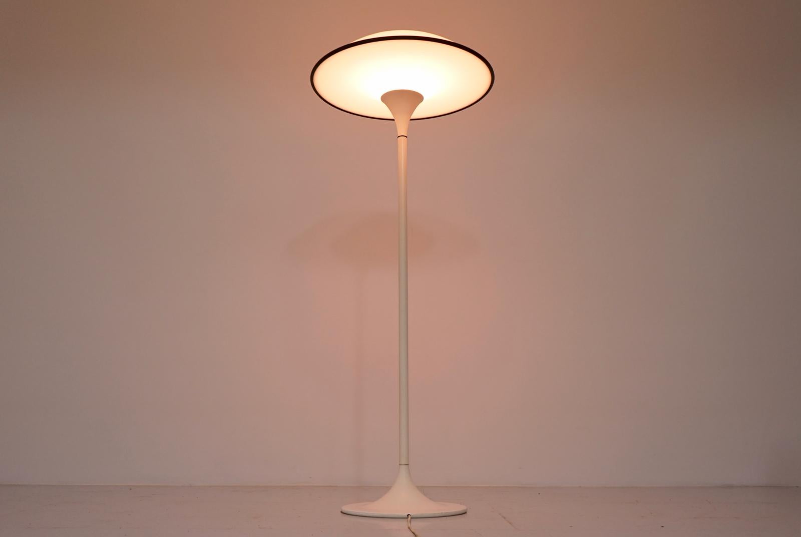 Rare floor lamp by Fog and Mørup, Denmark, 1960s. Tulip base and a white plastic shade. Very good condition without damage.
Please also note the matching pendant lamp from the same series that we have in stock
Dimensions: Height 51.18 in. (130