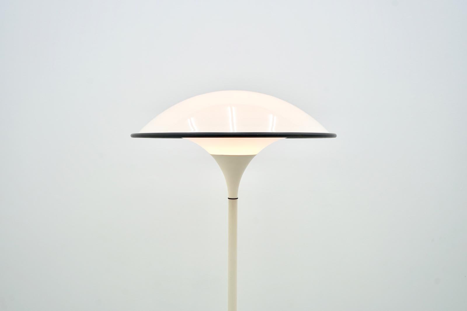 Ufo Floor Lamp with Tulip Base by Fog and Mørup, 1970s In Good Condition In Frankfurt / Dreieich, DE