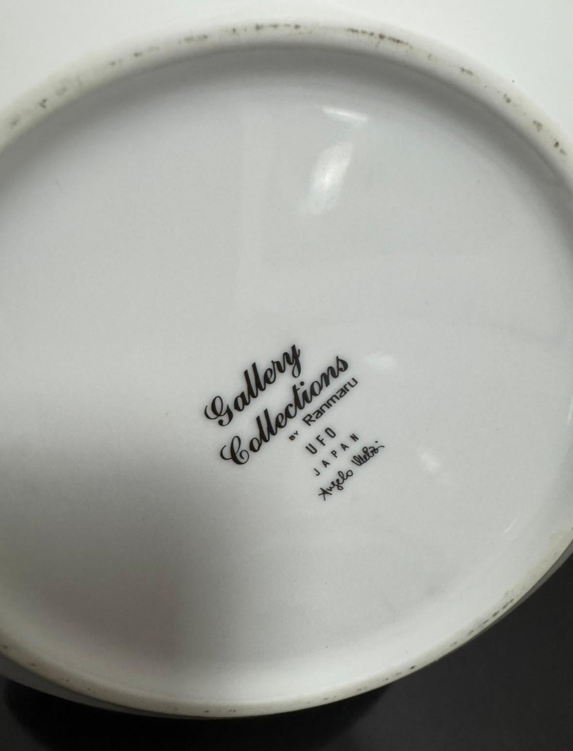 Service à café UFO en porcelaine du fabricant japonais Ranmaru. Pièce de collection. Vous avez la possibilité de m'acheter le set. En général, seules certaines parties de l'ensemble apparaissent.
Parfait état. Signé