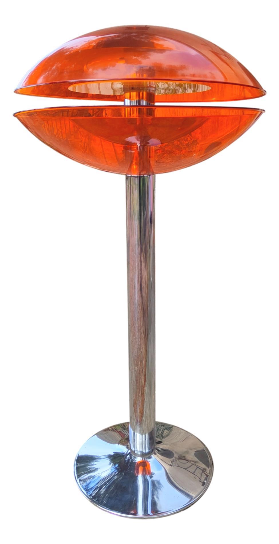 Ère spatiale Lampadaire en plexiglas de l'ère spatiale Ufo rare, 1970 en vente