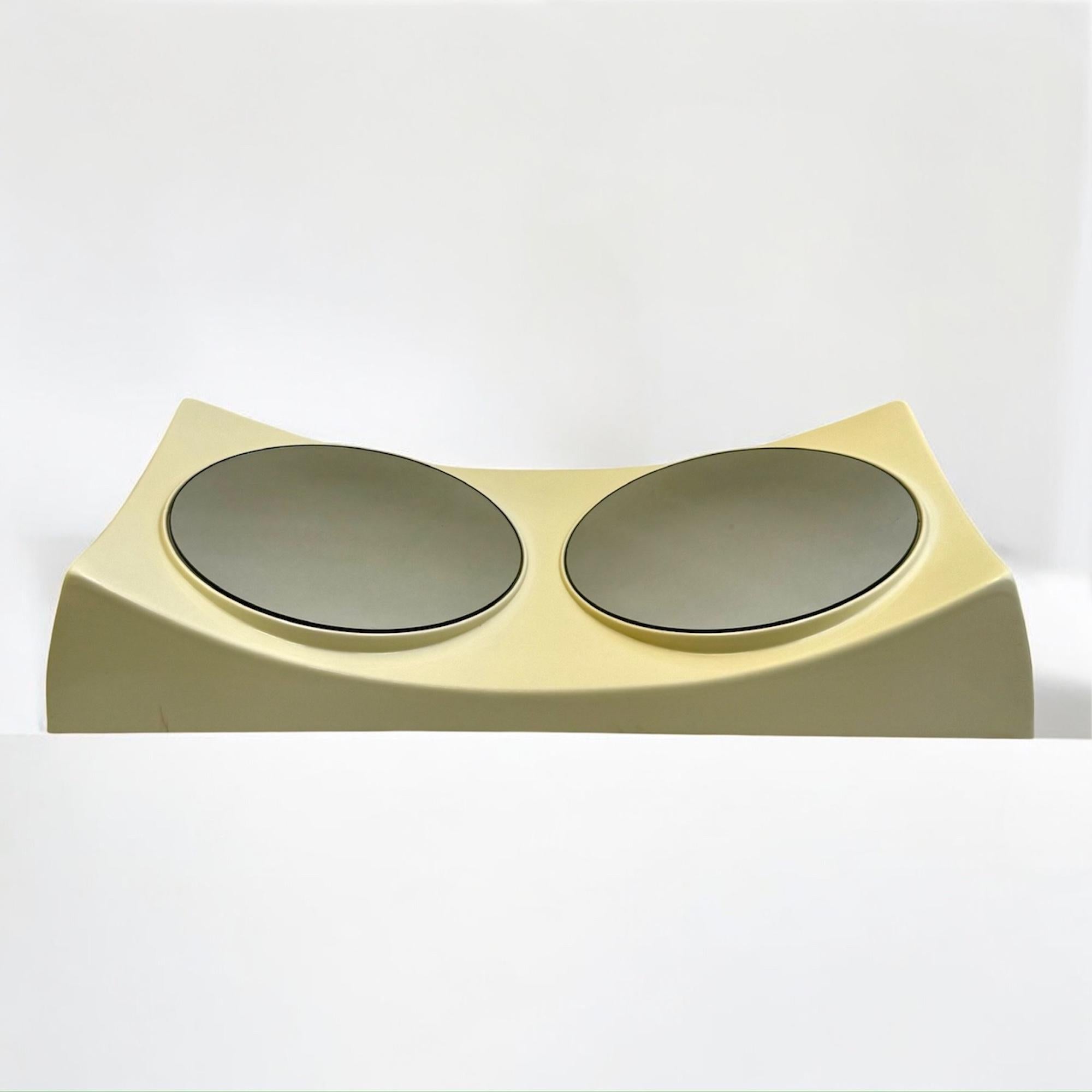 UFO Wandspiegel Italienisches A Space Age Design aus flexiblem elfenbeinfarbenem Kunststoff 1970er Jahre im Angebot 5