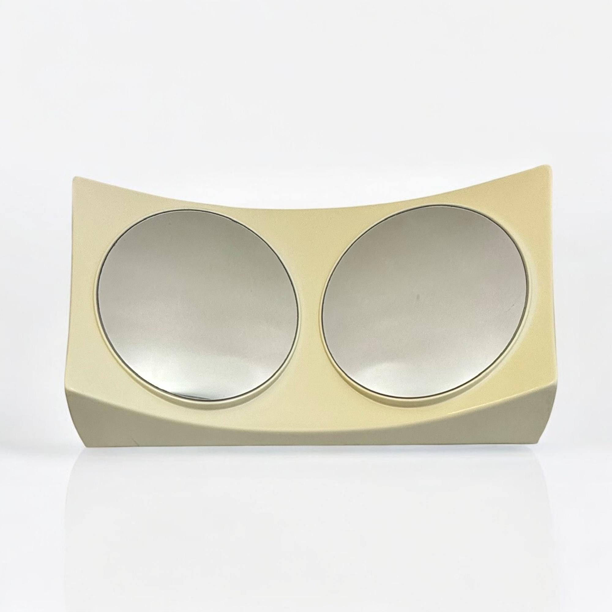 UFO Wandspiegel Italienisches A Space Age Design aus flexiblem elfenbeinfarbenem Kunststoff 1970er Jahre im Angebot 6