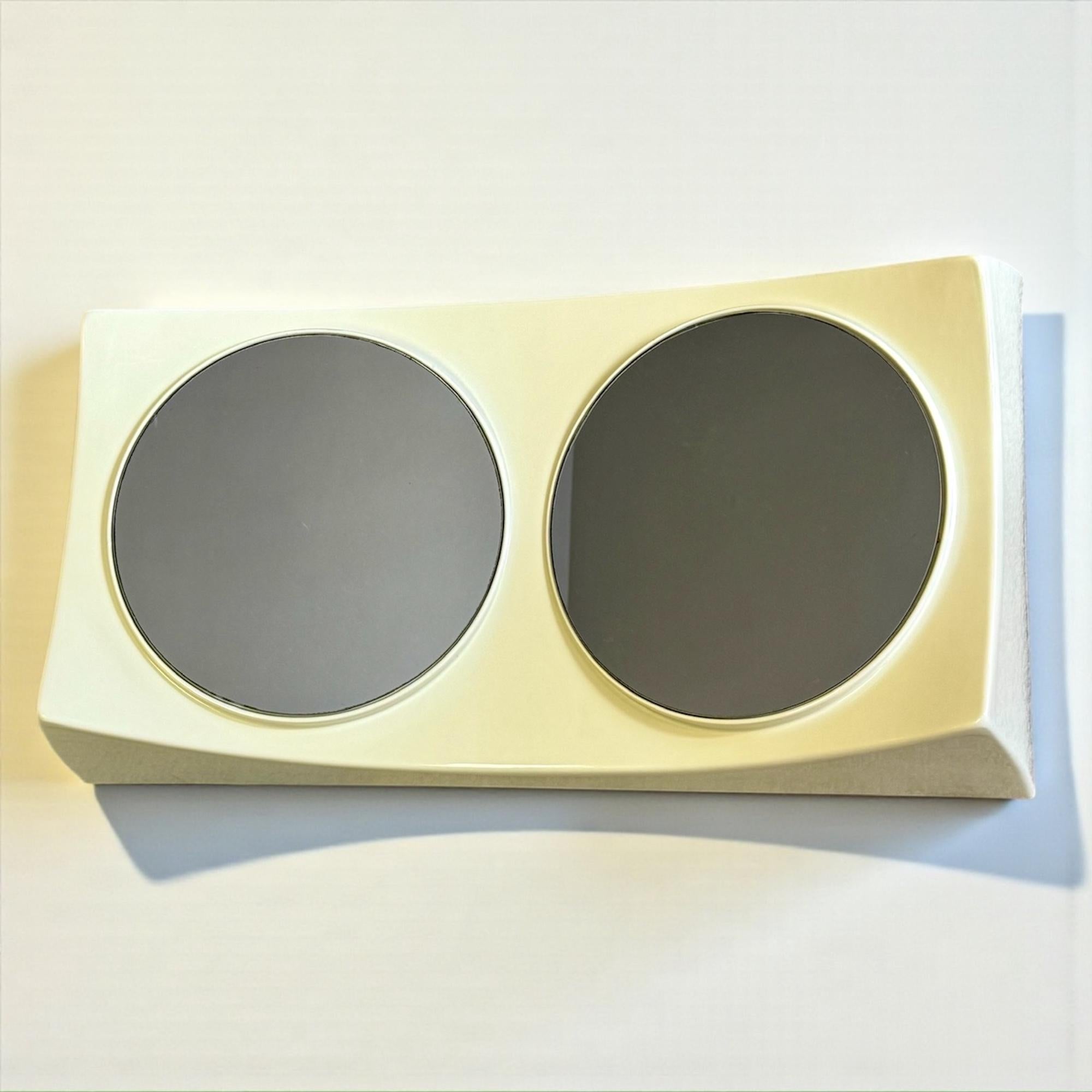 UFO Wandspiegel Italienisches A Space Age Design aus flexiblem elfenbeinfarbenem Kunststoff 1970er Jahre im Angebot 10
