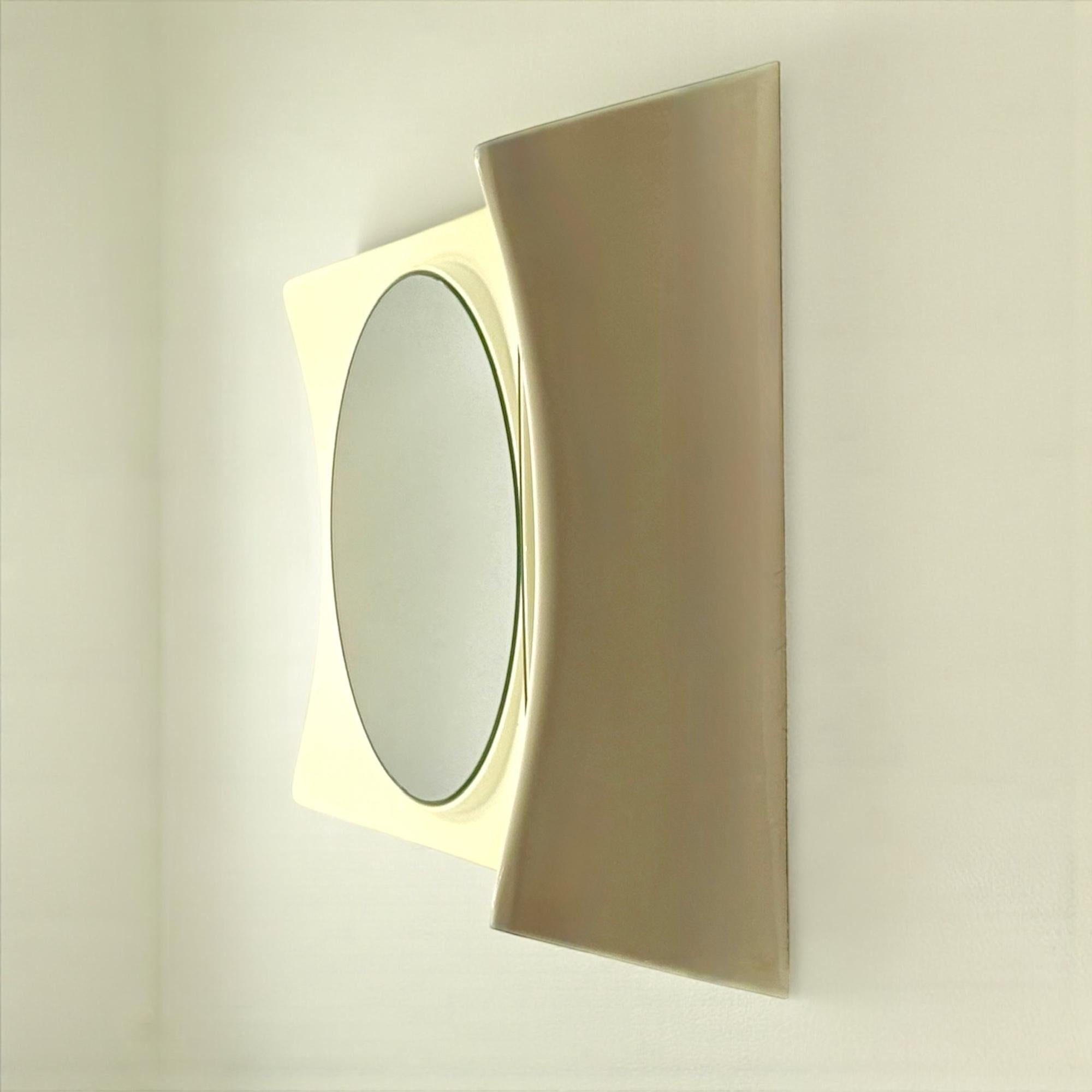 UFO Wandspiegel Italienisches A Space Age Design aus flexiblem elfenbeinfarbenem Kunststoff 1970er Jahre im Angebot 4