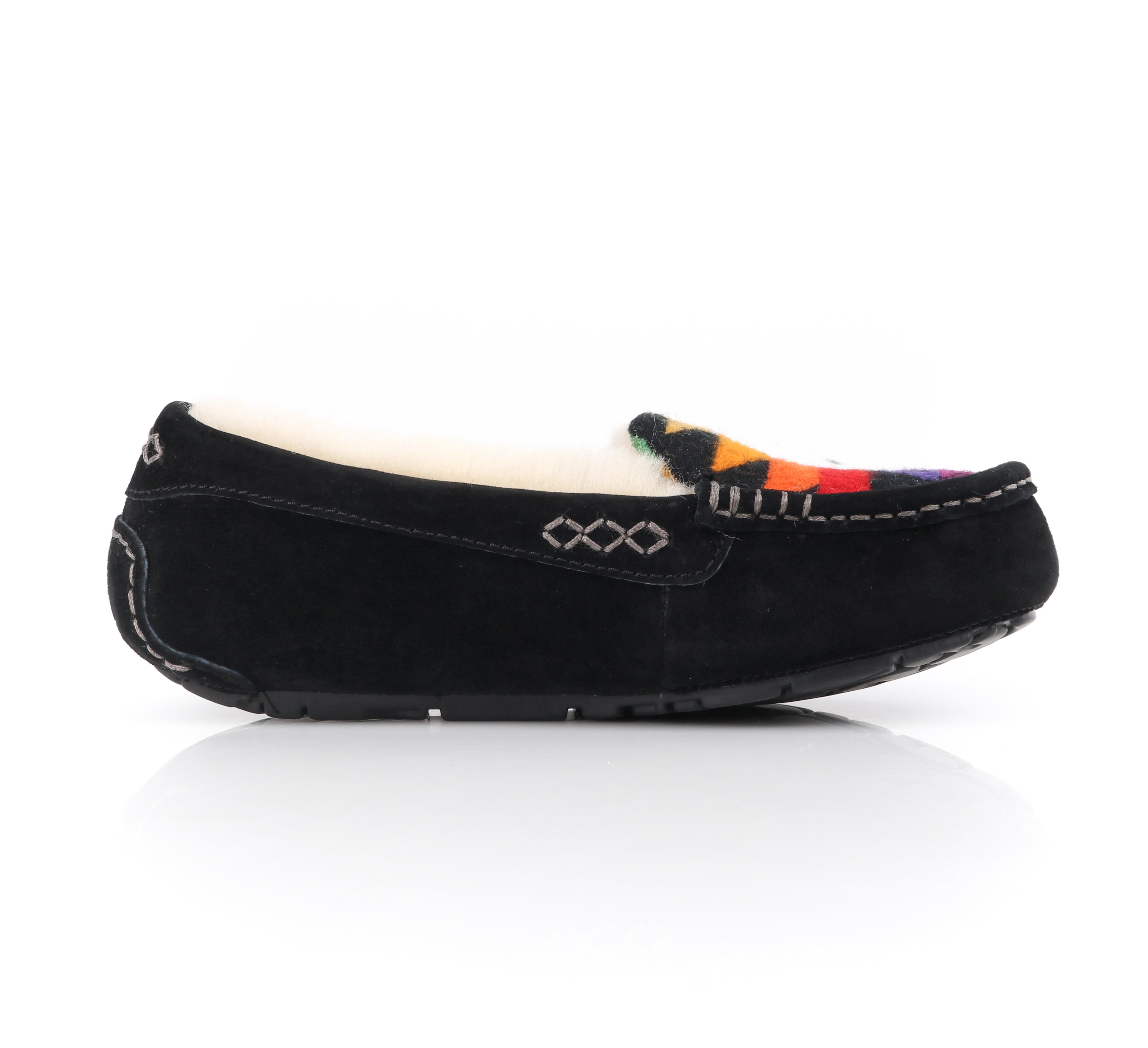 UGG AUSTRALIA Pendleton 2014 Rainbow Black Suede Wool Print Moccasin Slippers In Good Condition For Sale In Thiensville, WI