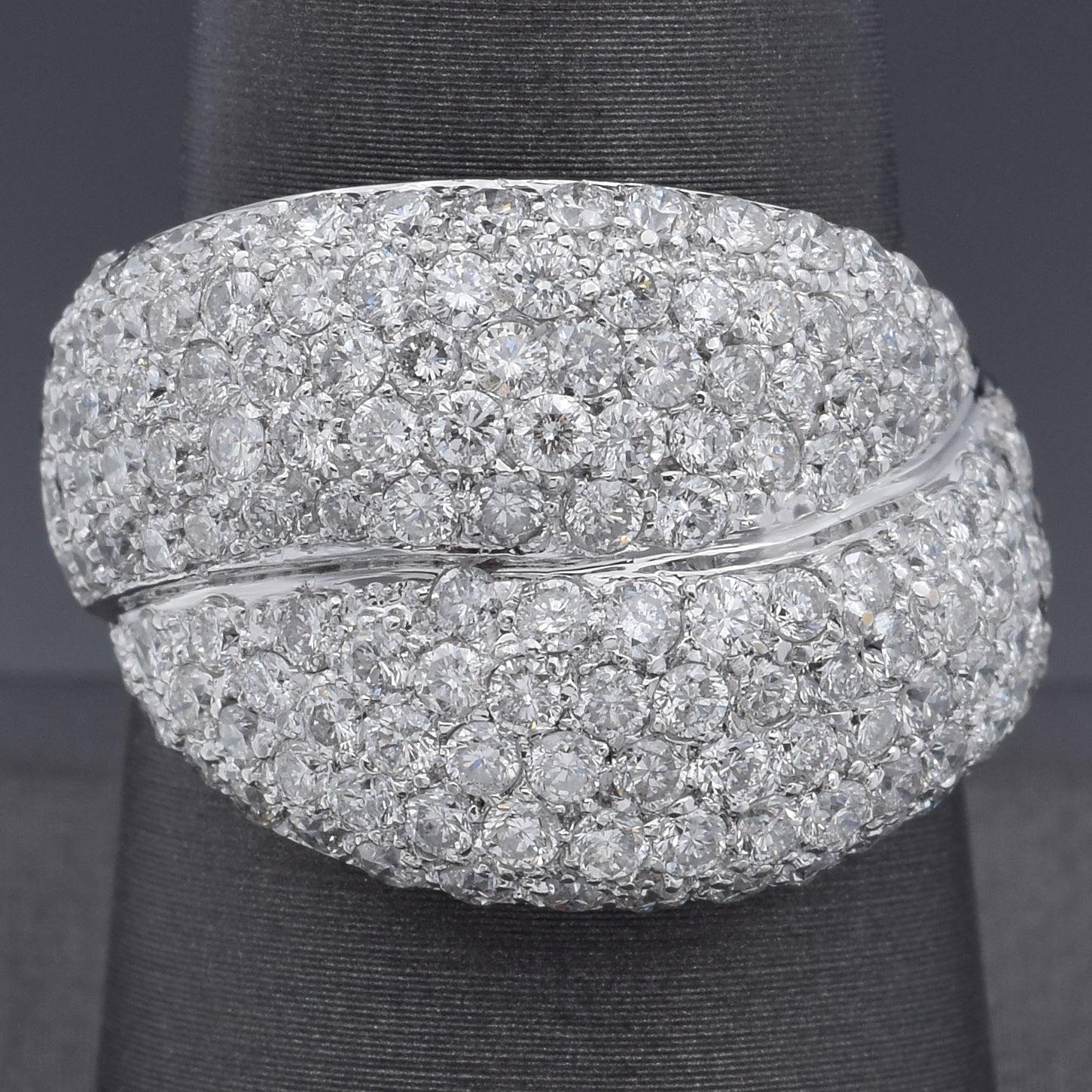 Gewicht: 8,0 Gramm
Stein: Ca. 3,15 TCW (1,5-1,7 mm) F VS Diamanten
Oberfläche des Rings: 23,7 x 16,7 x 4,5 mm
Ringgröße: 8.75
Punze: 14K

ARTIKEL-NUMMER:BR-968-052423-20