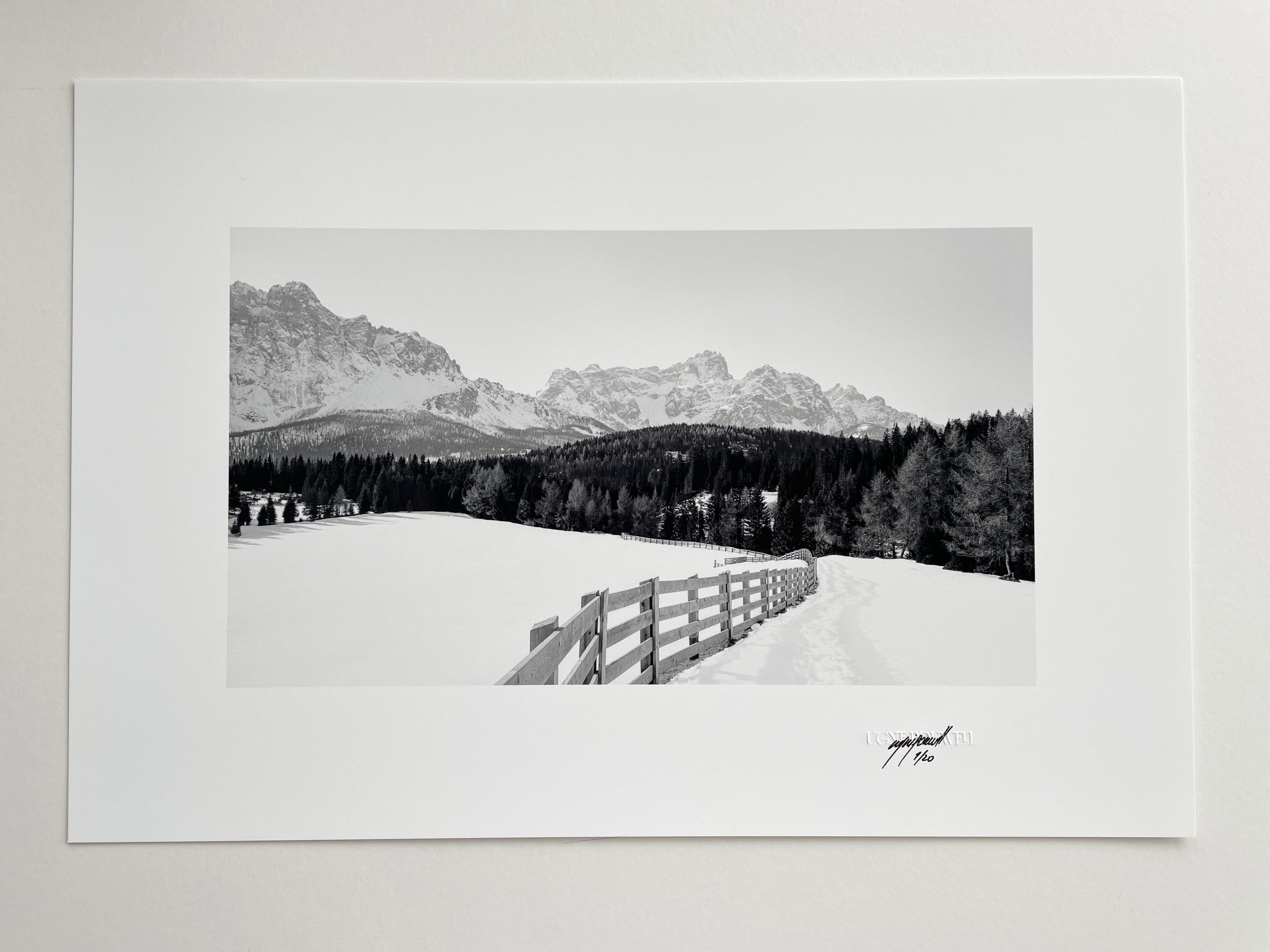 Dolomites n°2, 2024

Il s'agit d'une photographie argentique en noir et blanc des Dolomites, réalisée à l'aide d'un appareil photo grand format 4x5 Linhof. Ugne Pouwell s'occupe du traitement et de l'impression dans le Studio.

Tiré à 20