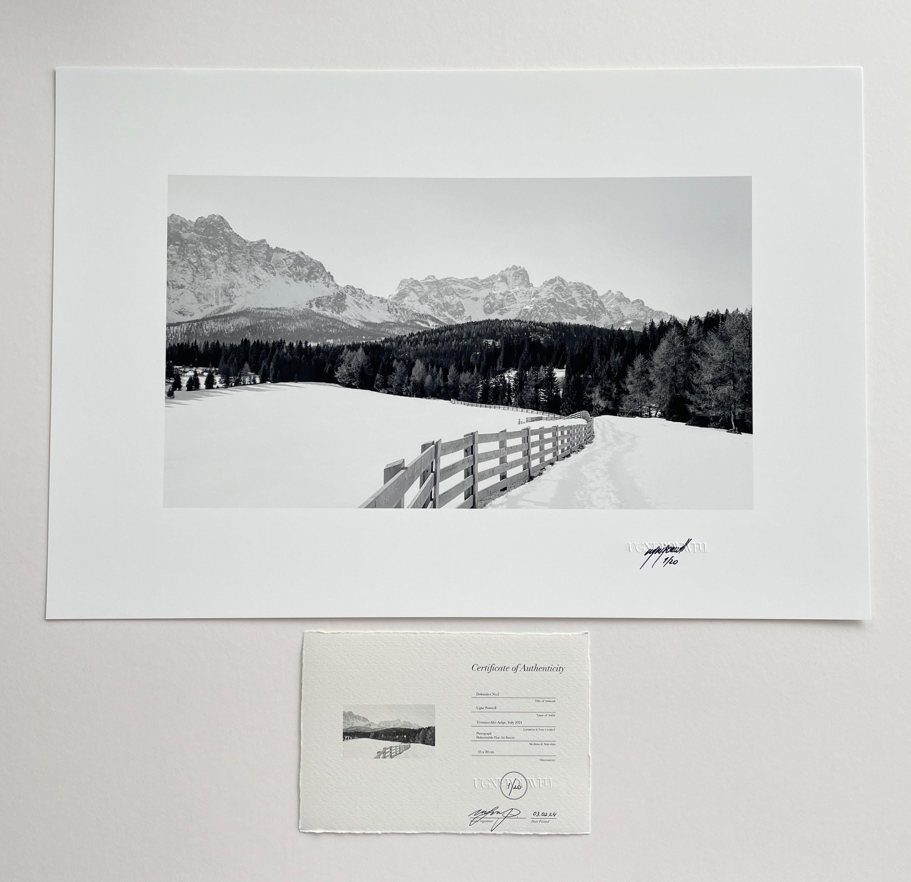 Dolomiten Nr.2

 2024

Es handelt sich um eine Schwarz-Weiß-Filmaufnahme der Dolomiten, aufgenommen mit einer Linhof-Großformatkamera im Format 4x5. Ugne Pouwell kümmert sich im Studio um die Verarbeitung und den Druck.

Aus einer limitierten
