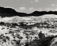 Dunes – Schwarz-Weiß-Sand-Dunkel-Landschaftsfotografie, limitierte Auflage von 10 Stück