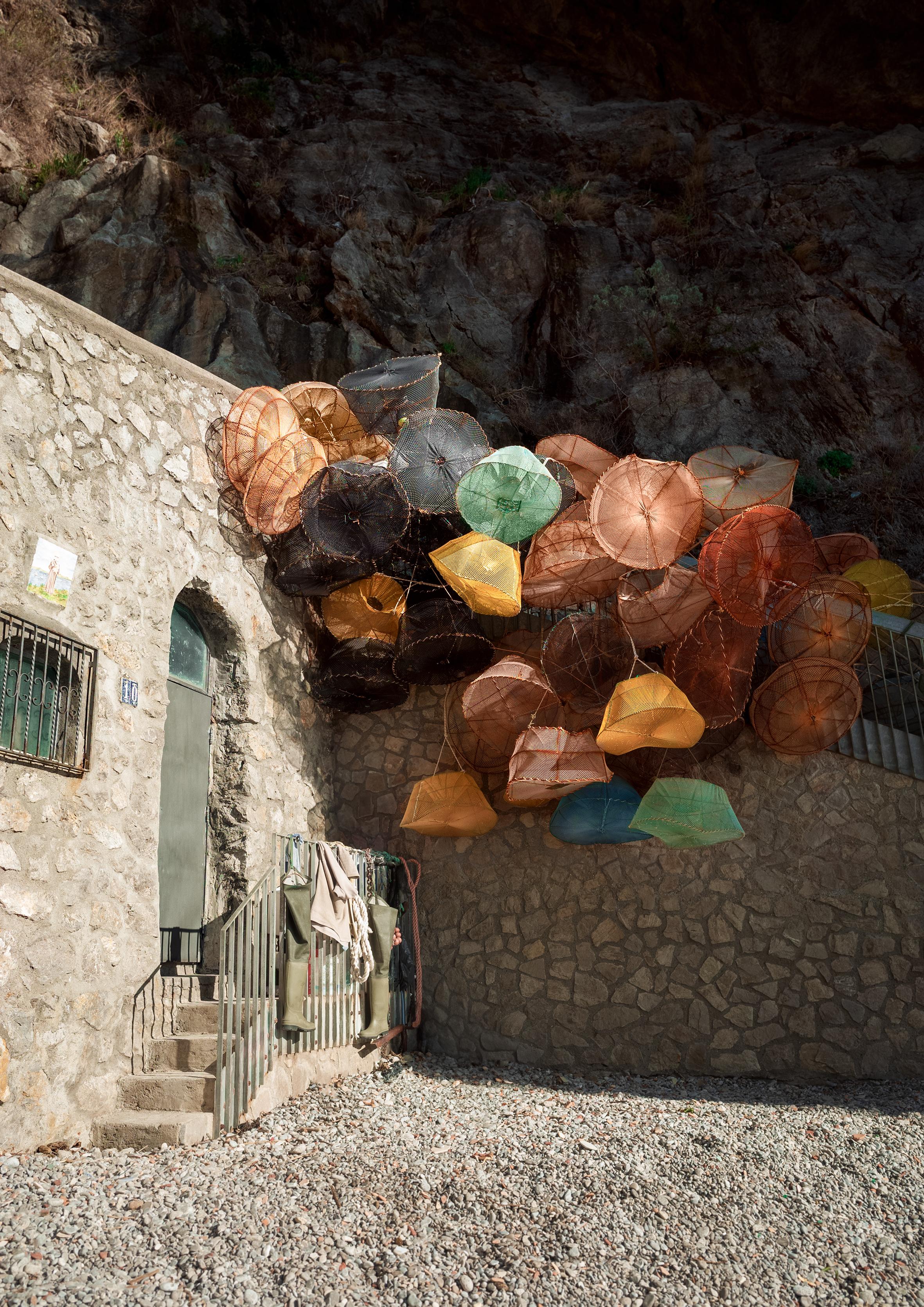 Landscape Photograph Ugne Pouwell - Nets de pêche en couleur en Italie, édition limitée 20
