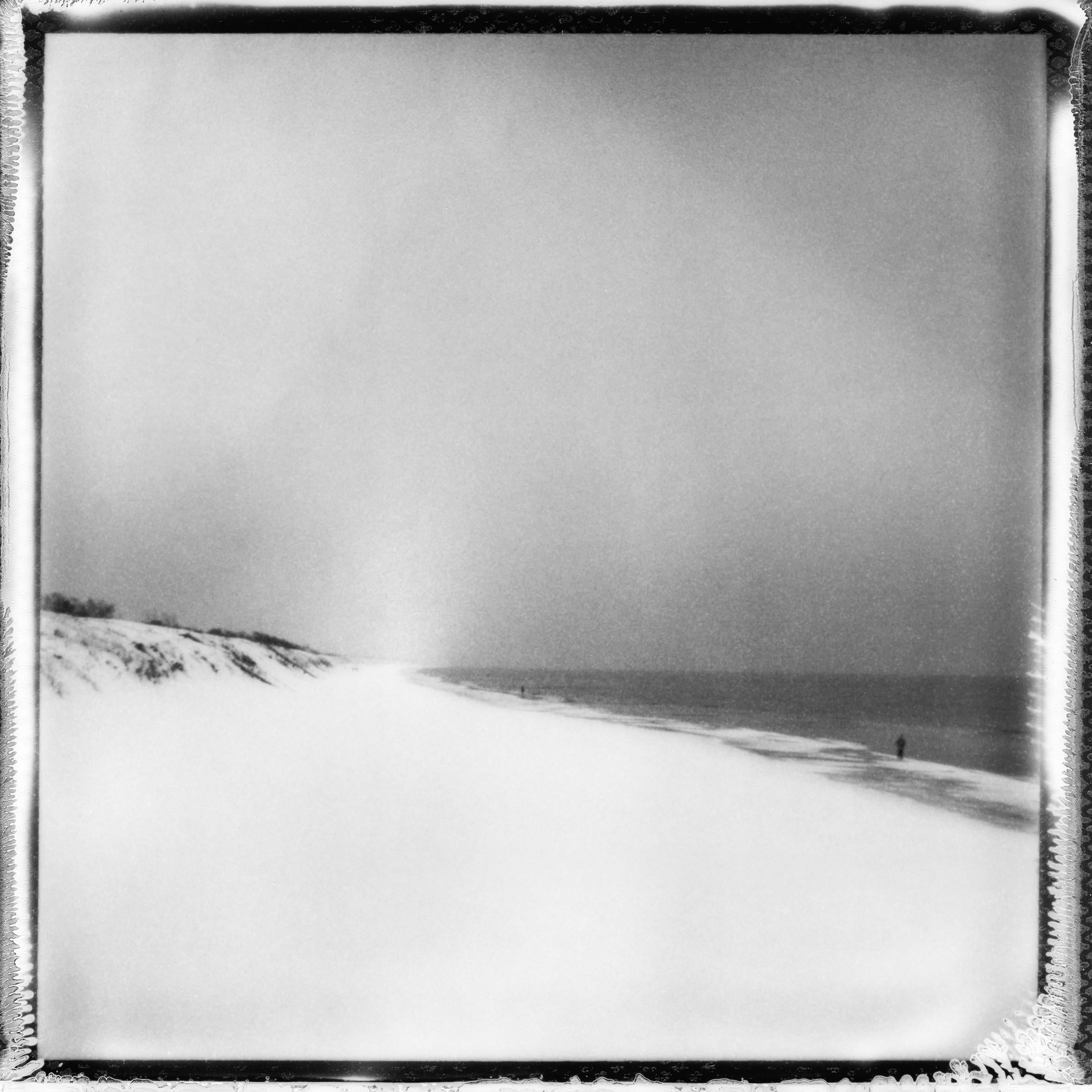 Plage gelée" - photographie de paysage analogique en noir et blanc