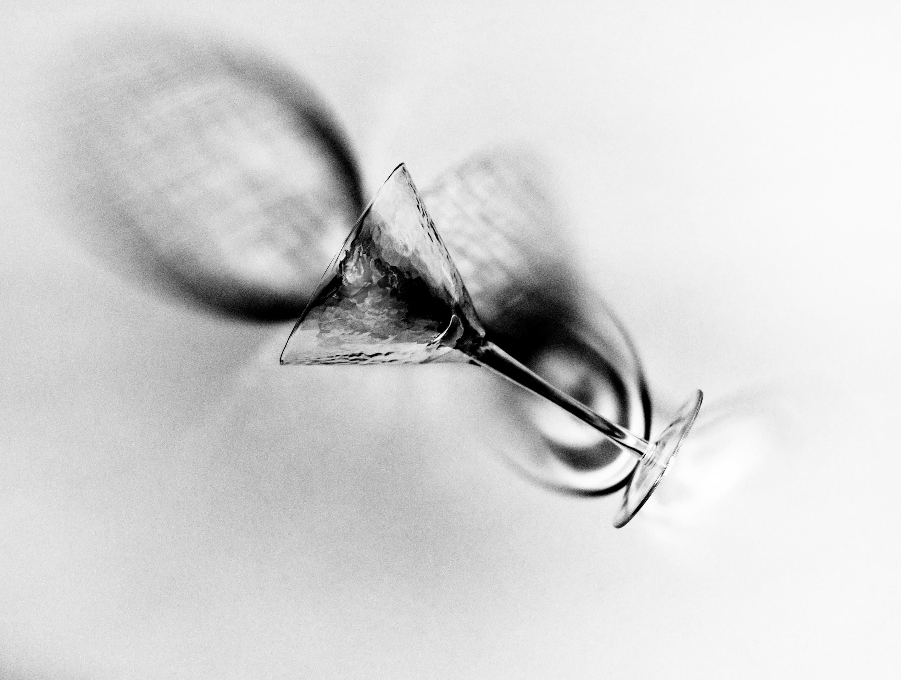 Ugne Pouwell Still-Life Photograph – Glass No.2, Stillleben-Glasfotografie, limitierte Auflage von 20 Stück.