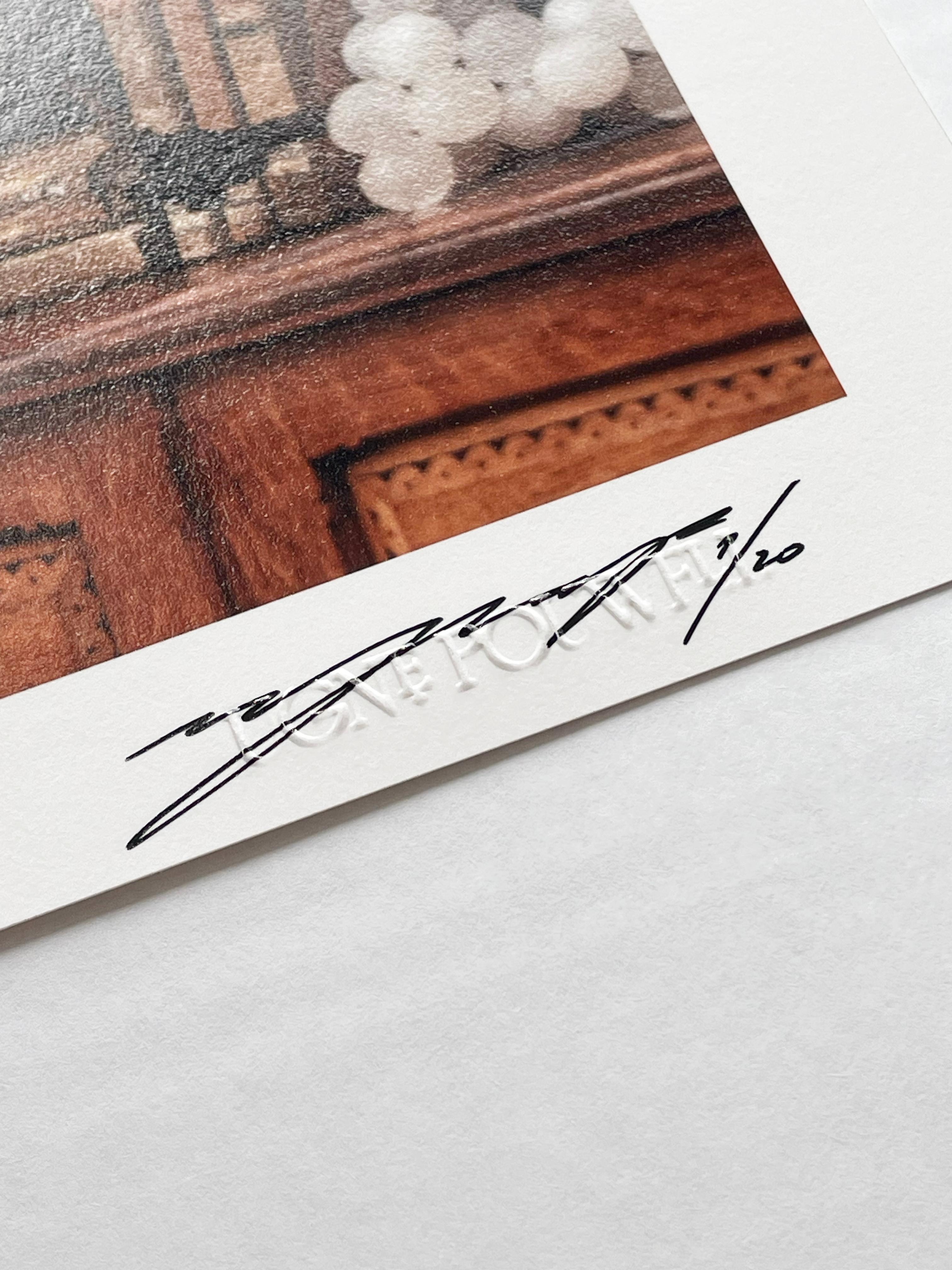 Library – altes, rustikales Bibliotheksdesign, Farbfotografie, limitierte Auflage von 20 Stück (Zeitgenössisch), Photograph, von Ugne Pouwell