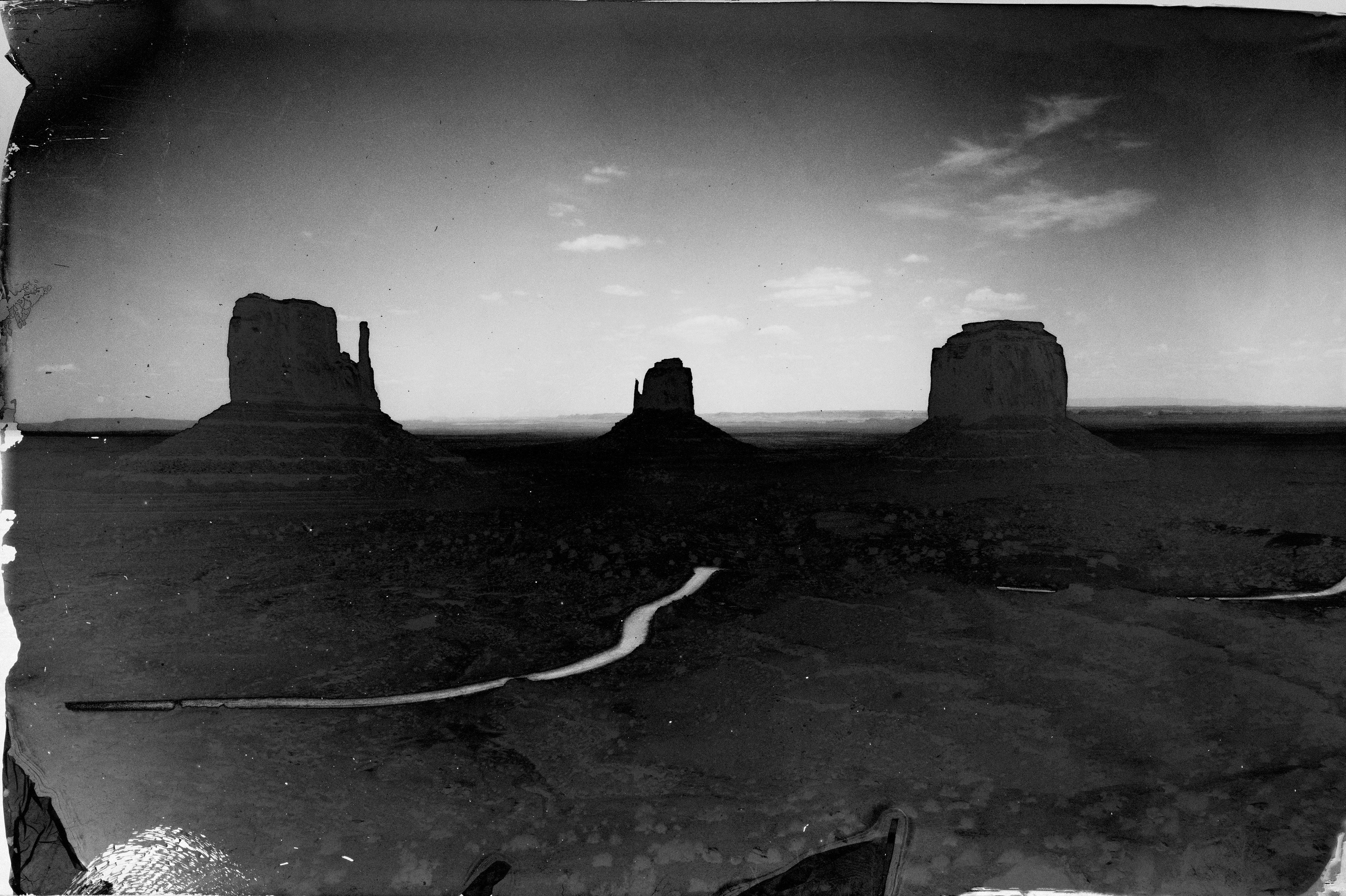 Monument Valley – analoge Schwarz-Weiß-Weiß-Wüstenfotografie 30x45cm