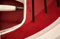 Red Boat – Stillleben-Farbfotografie in limitierter Auflage von 5 Stück