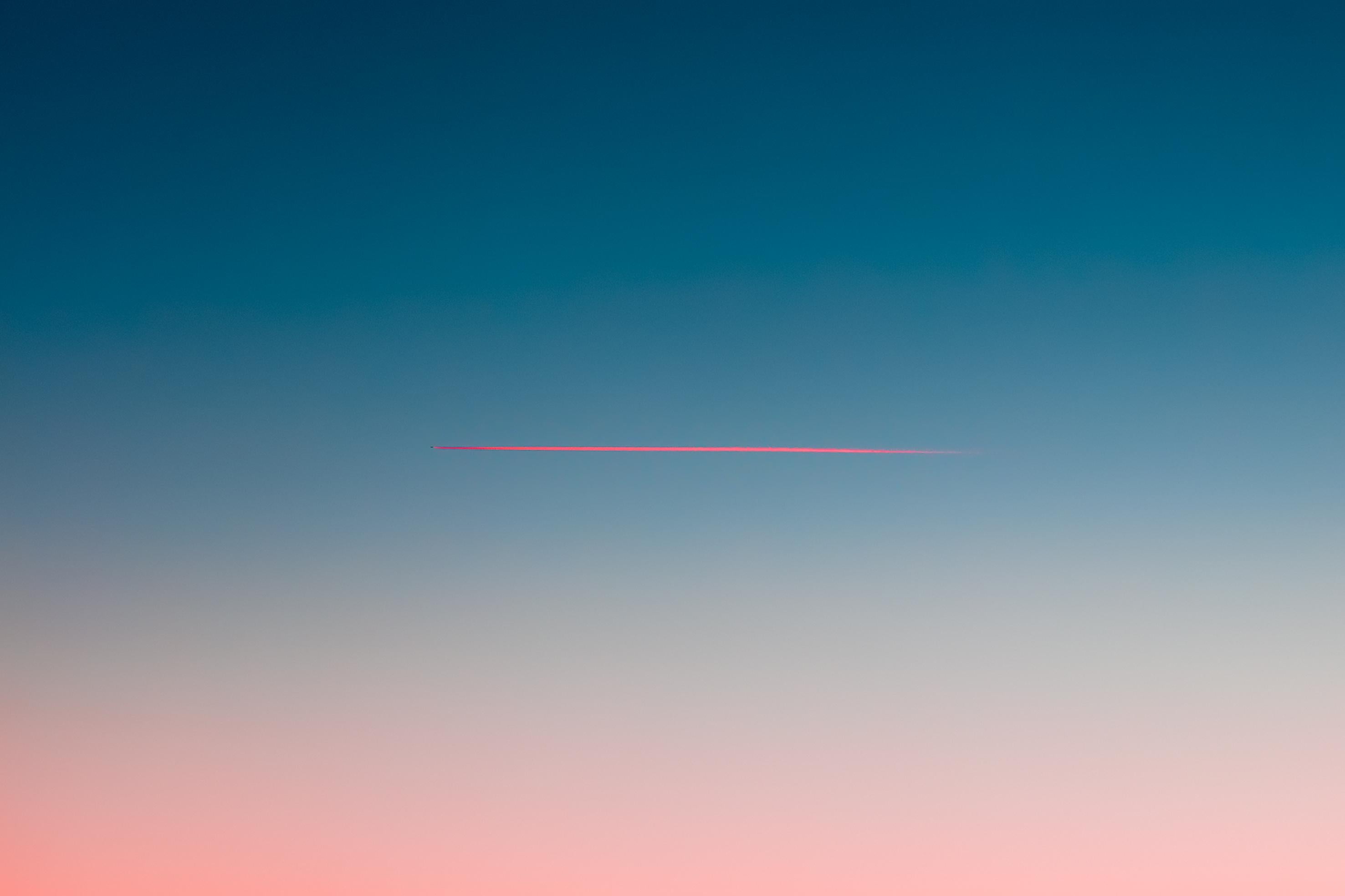 „To the moon and back“ abstrakte Sonnenuntergang-Wolkenfotografie, limitierte Auflage 14 von 20