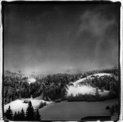 „Tyrolian Winter Morgen“ – Schwarz-Weiß-Polaroid-Landschaftsfotografie